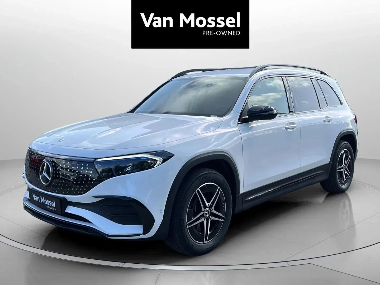 Mercedes-Benz-EQB-image-0