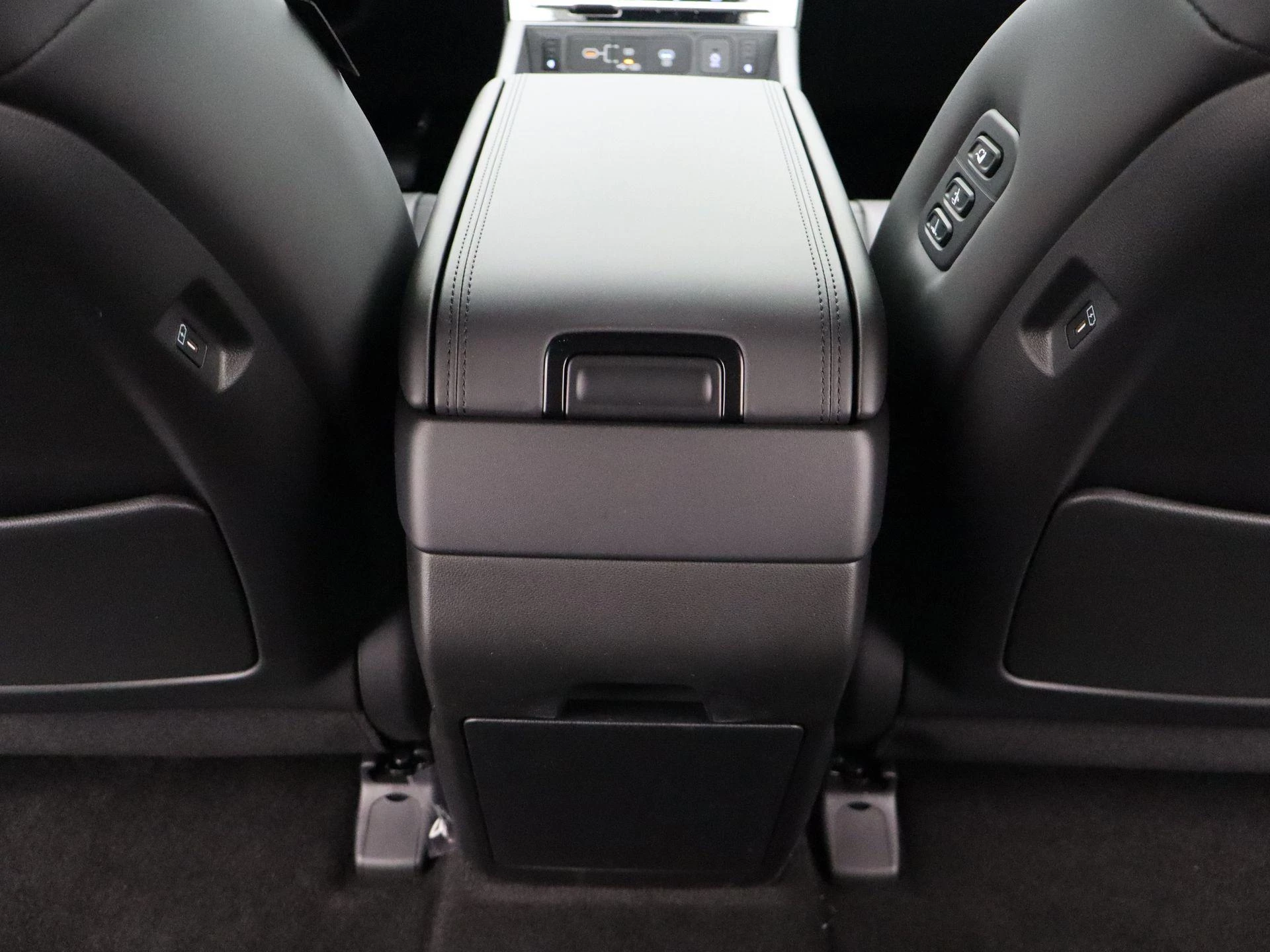 Hyundai-Santa Fe-image-40