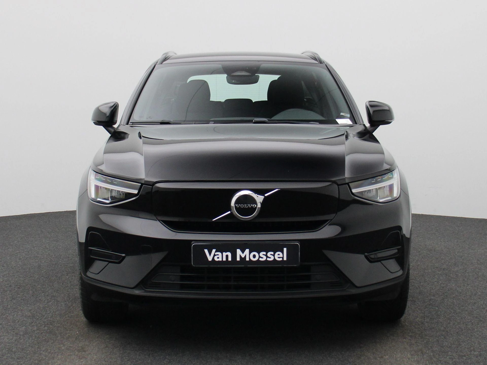 Volvo-EX40-image-2