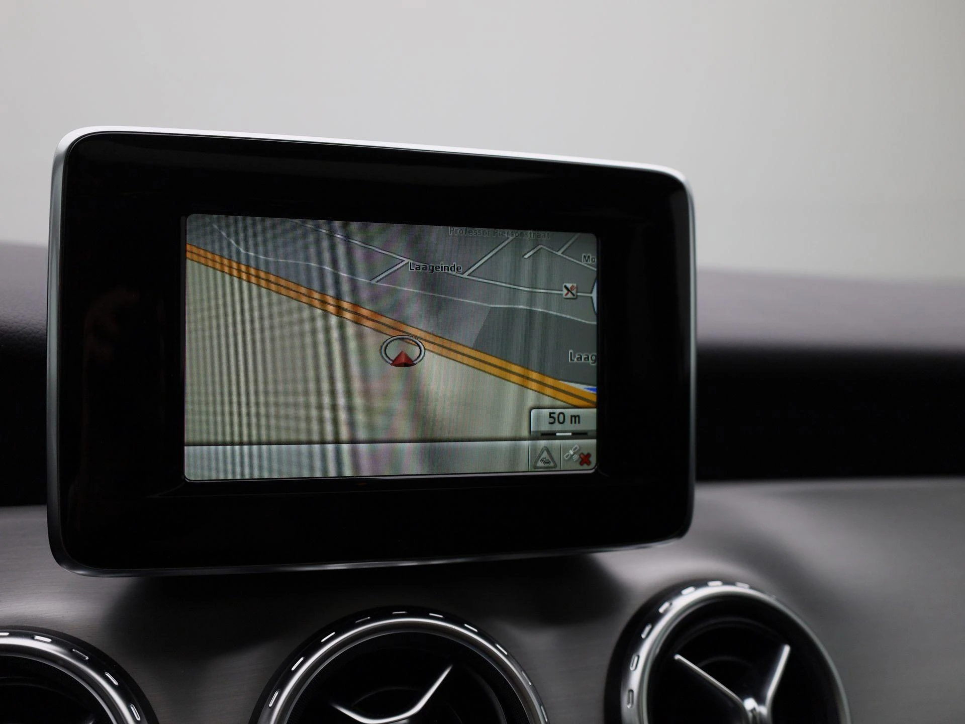 Mercedes-Benz-GLA-image-18