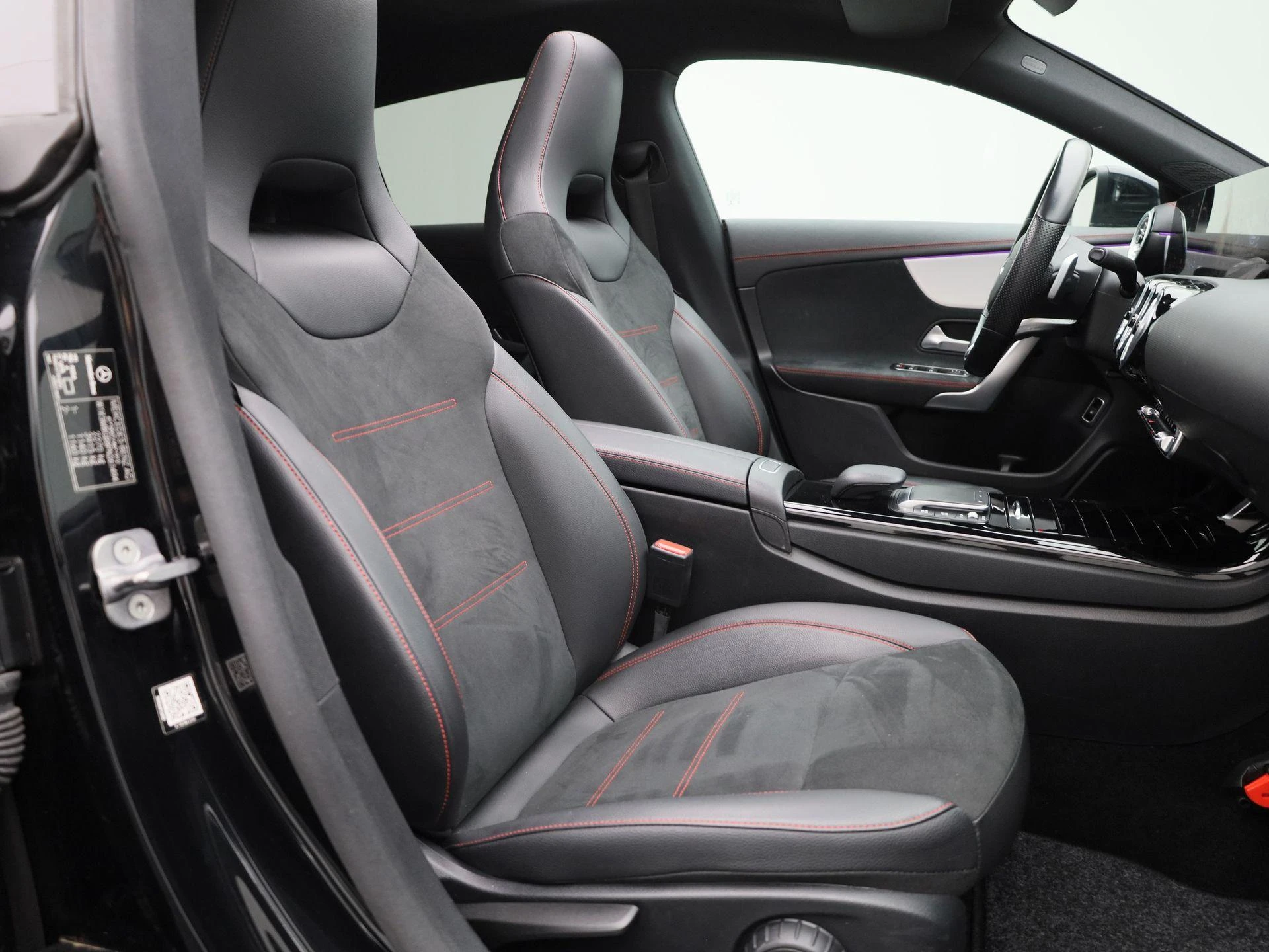 Mercedes-Benz-CLA-image-36