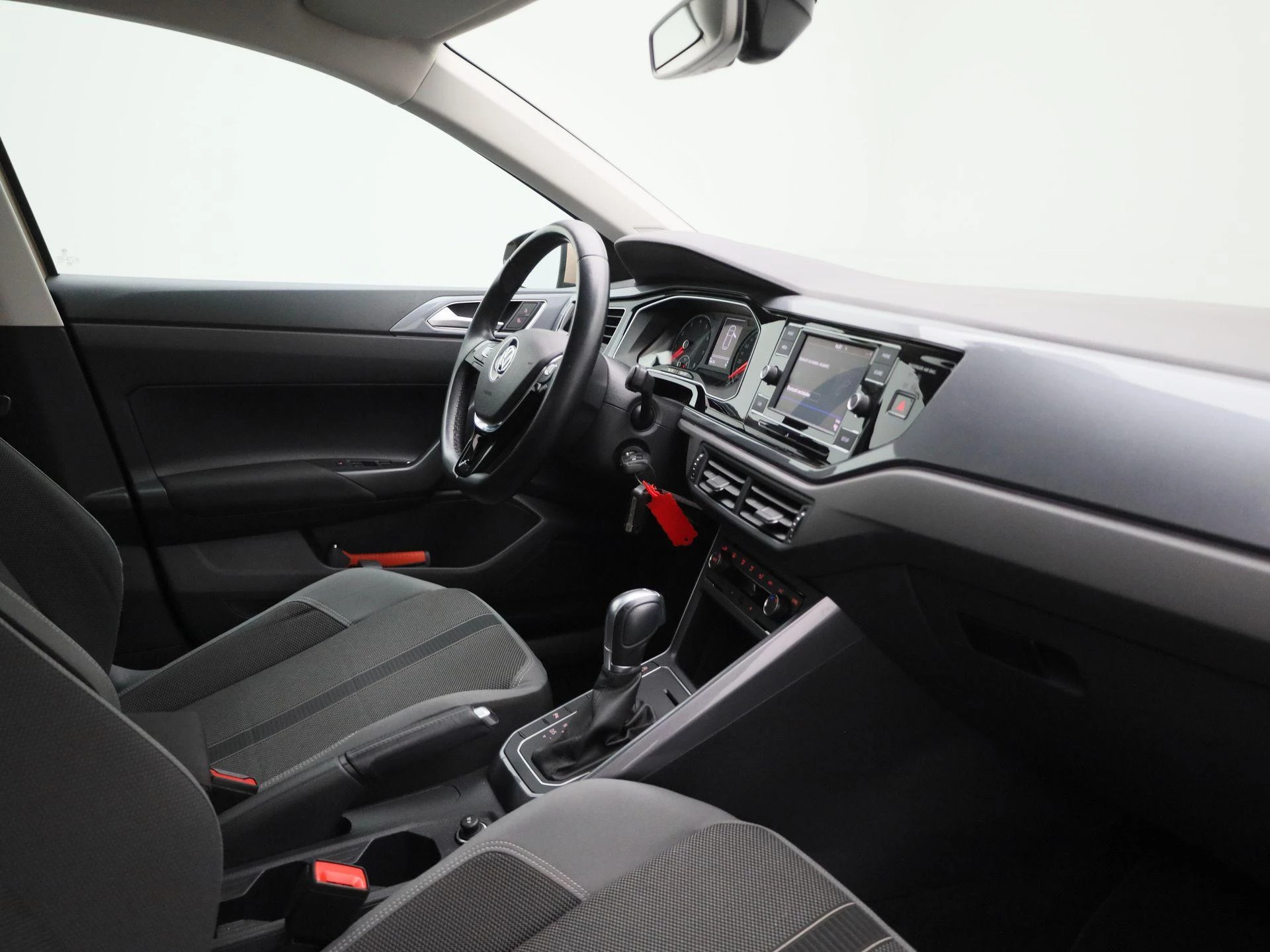 Volkswagen-Polo-image-25