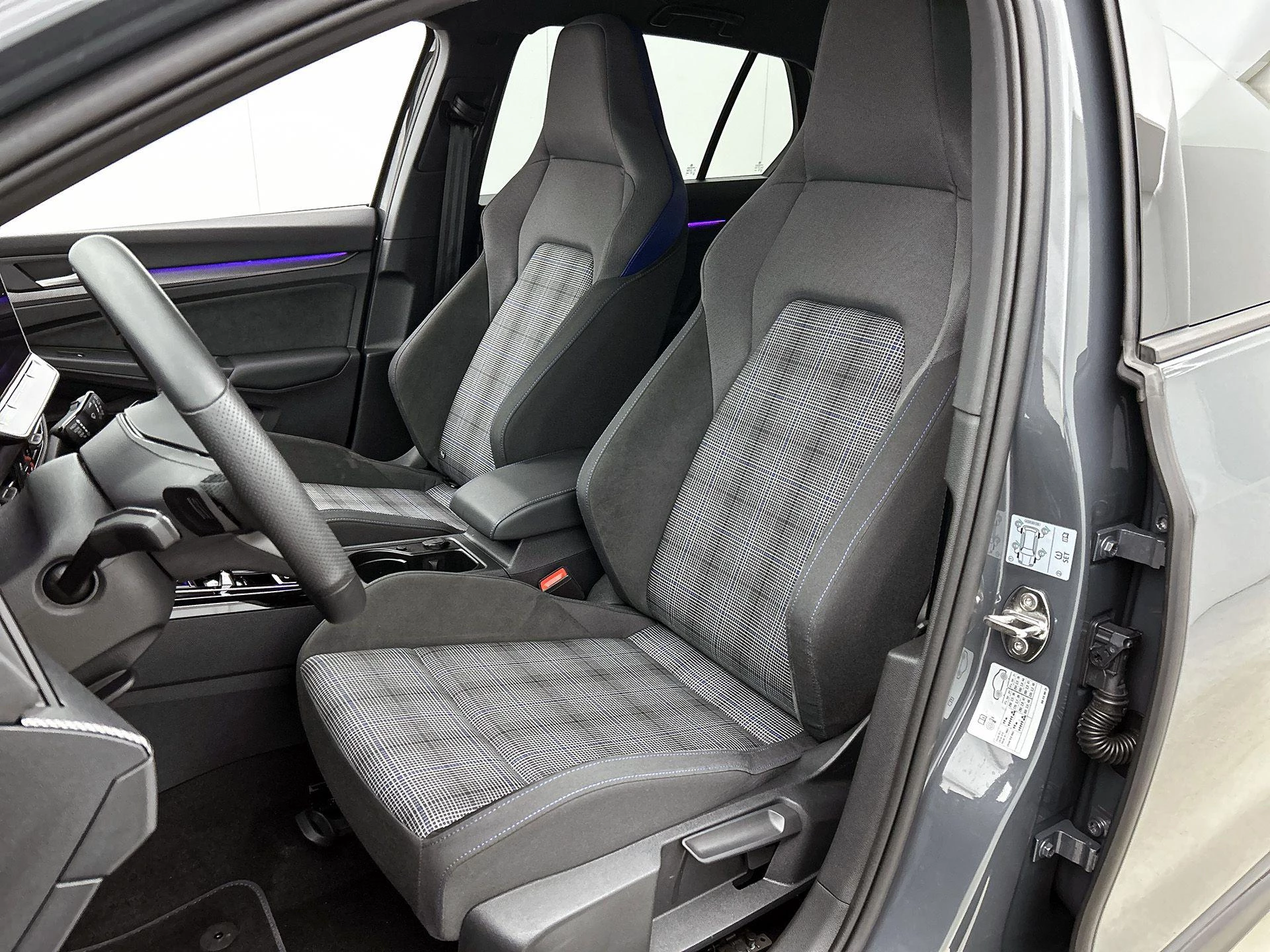 Volkswagen-Golf-image-38