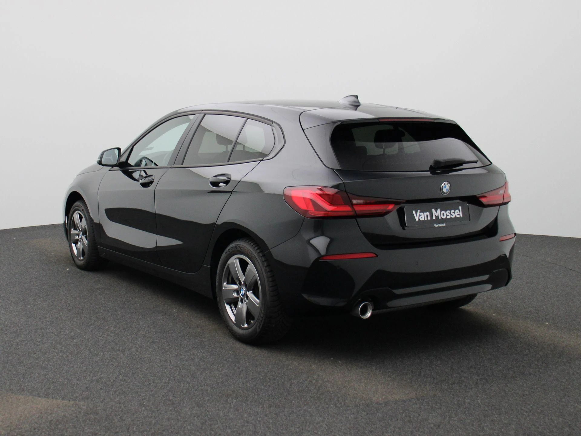 BMW-1 Reeks-image-1