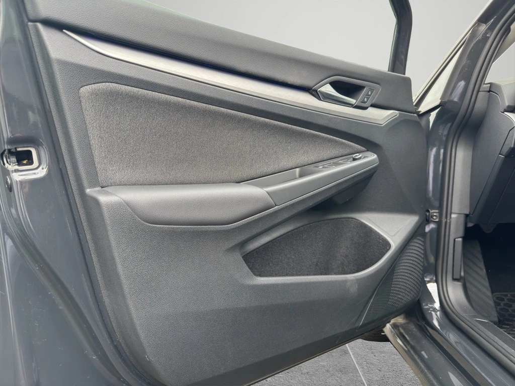 Volkswagen-Golf-image-14