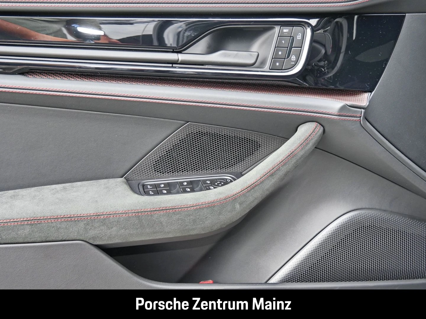 Porsche-Panamera-image-28