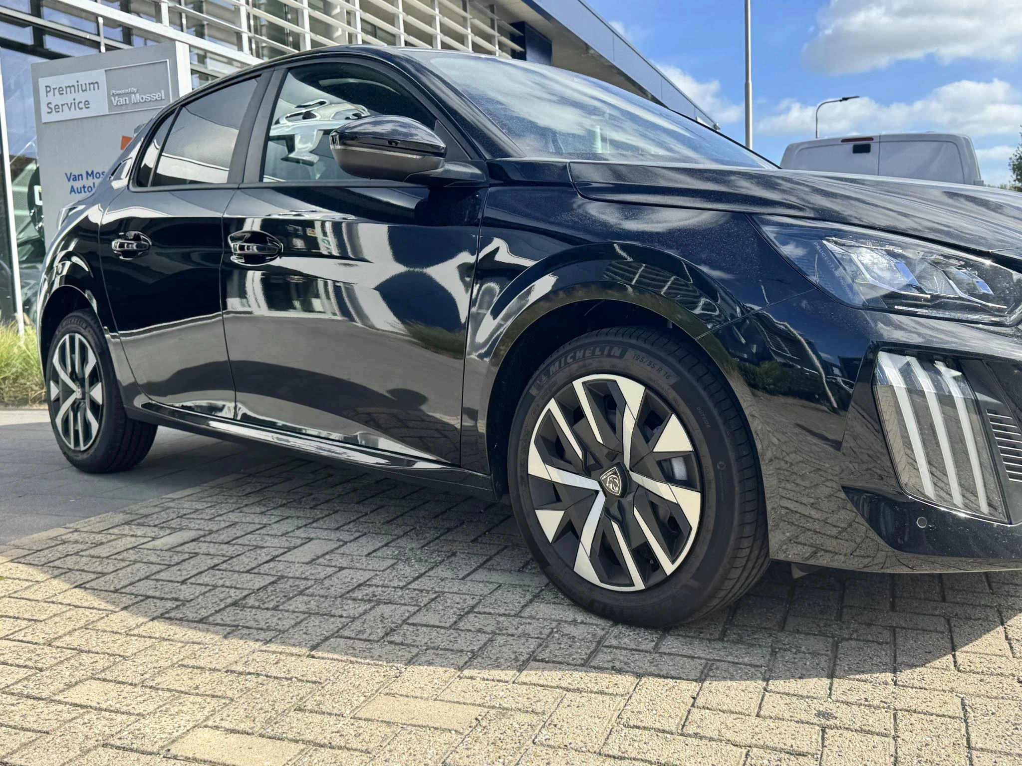 Peugeot-208-image-8
