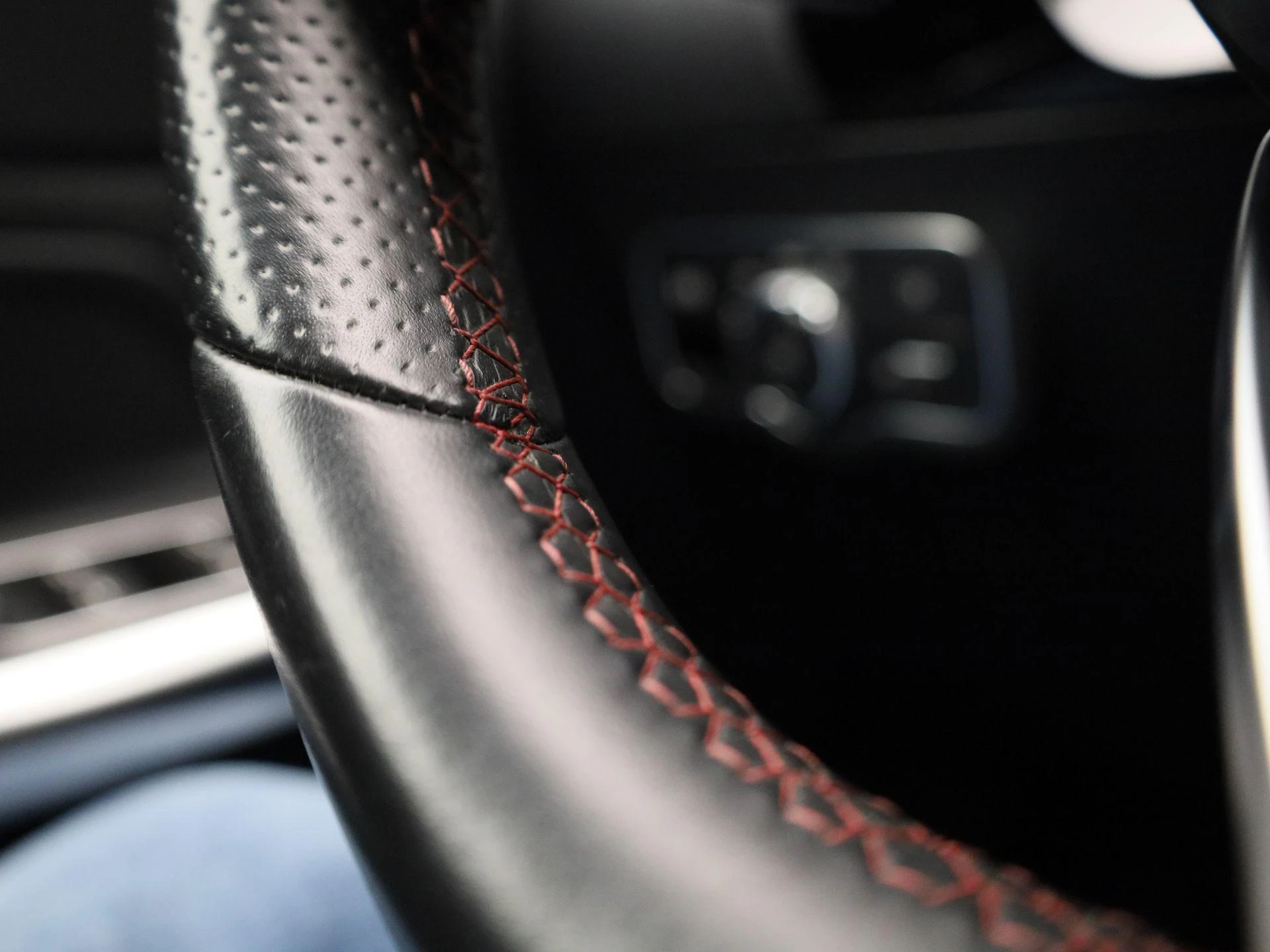 Mercedes-Benz-GLA-image-33