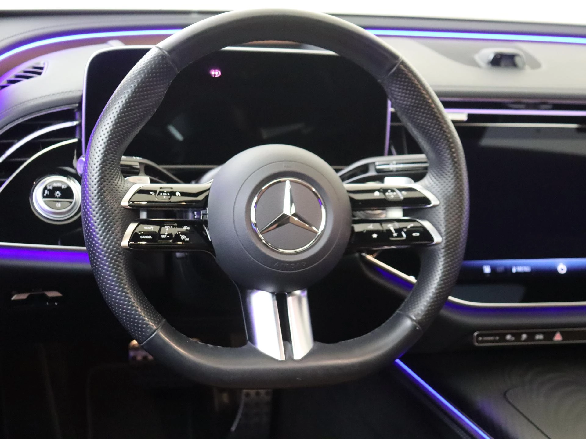 Mercedes-Benz-E-Klasse-image-11