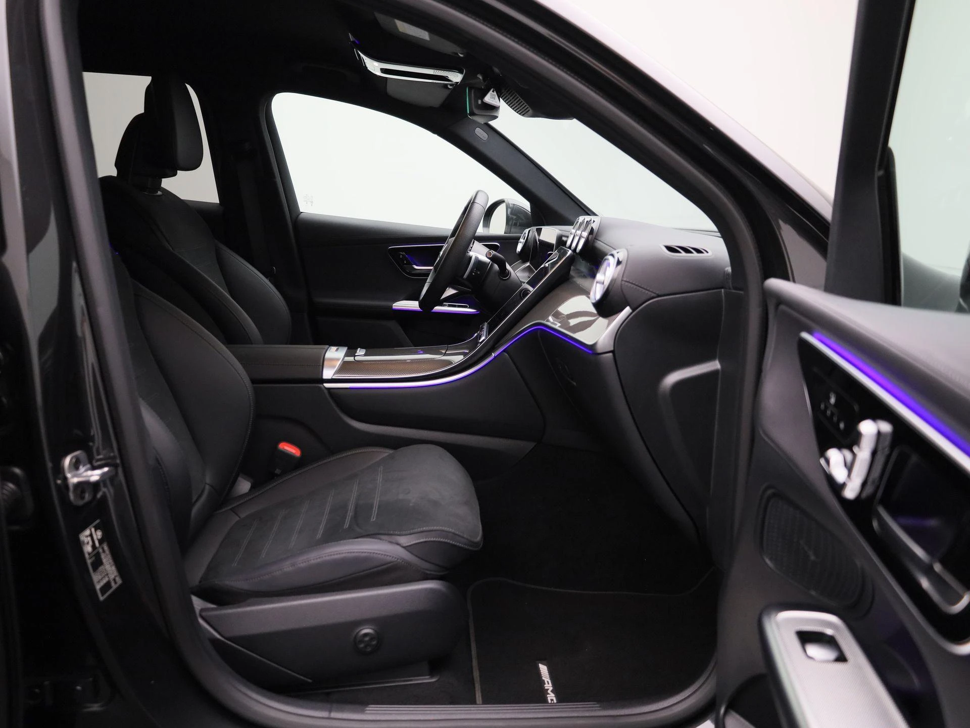 Mercedes-Benz-GLC-image-38