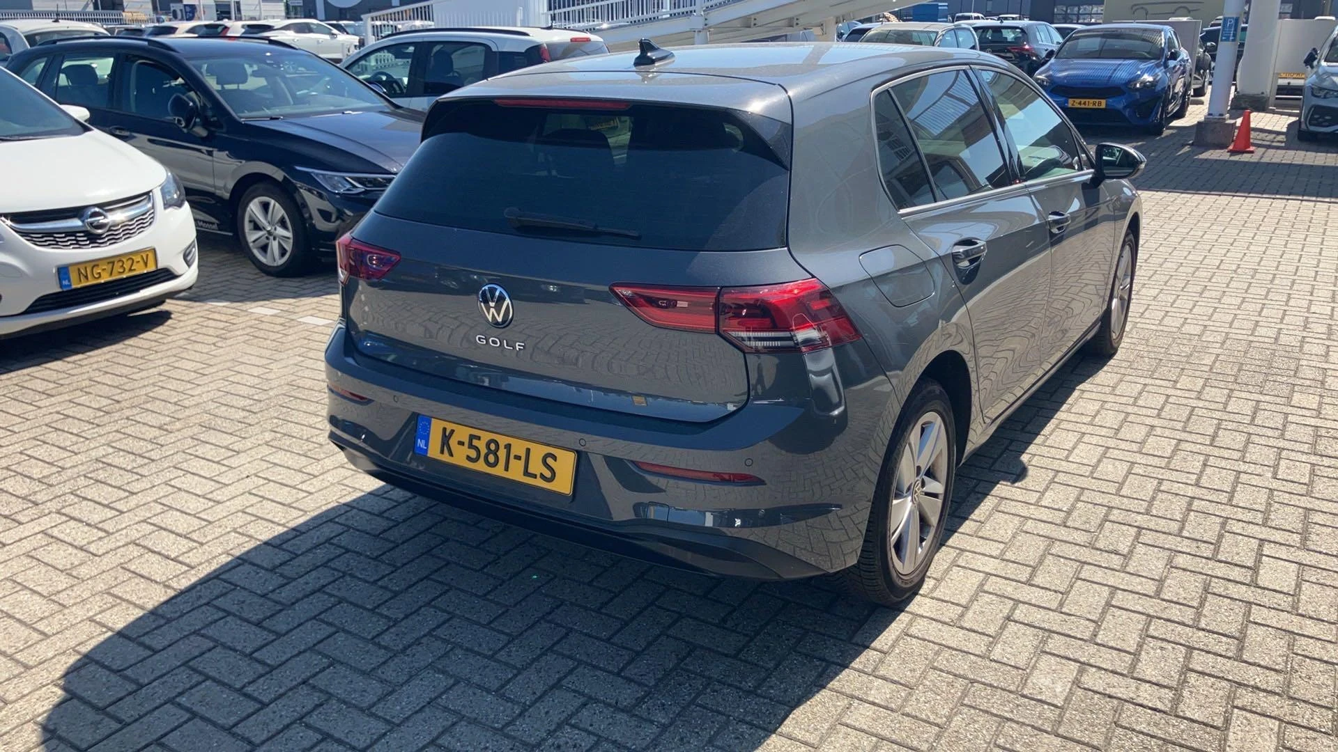 Volkswagen-Golf-image-3