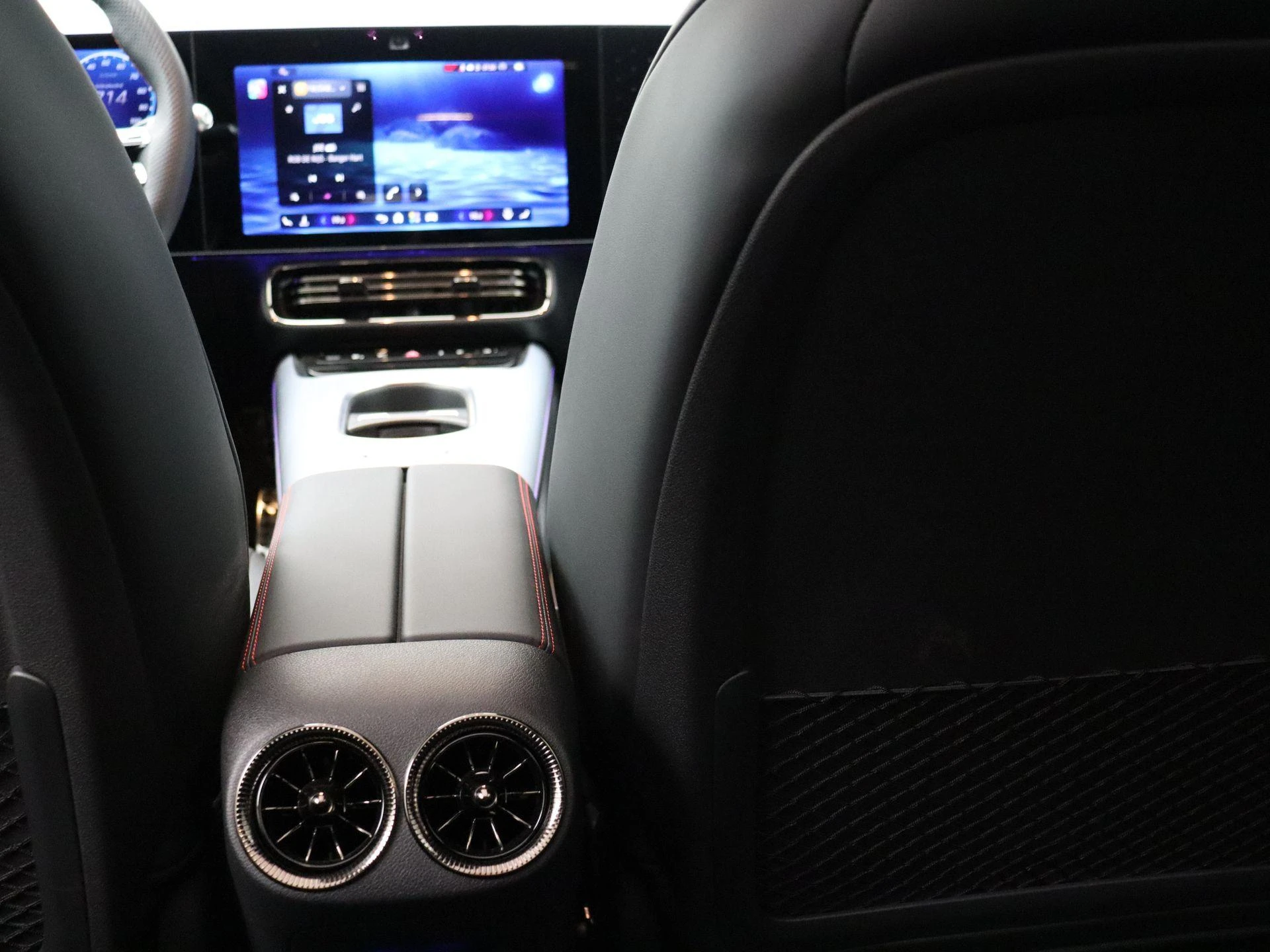 Mercedes-Benz-CLA-image-23