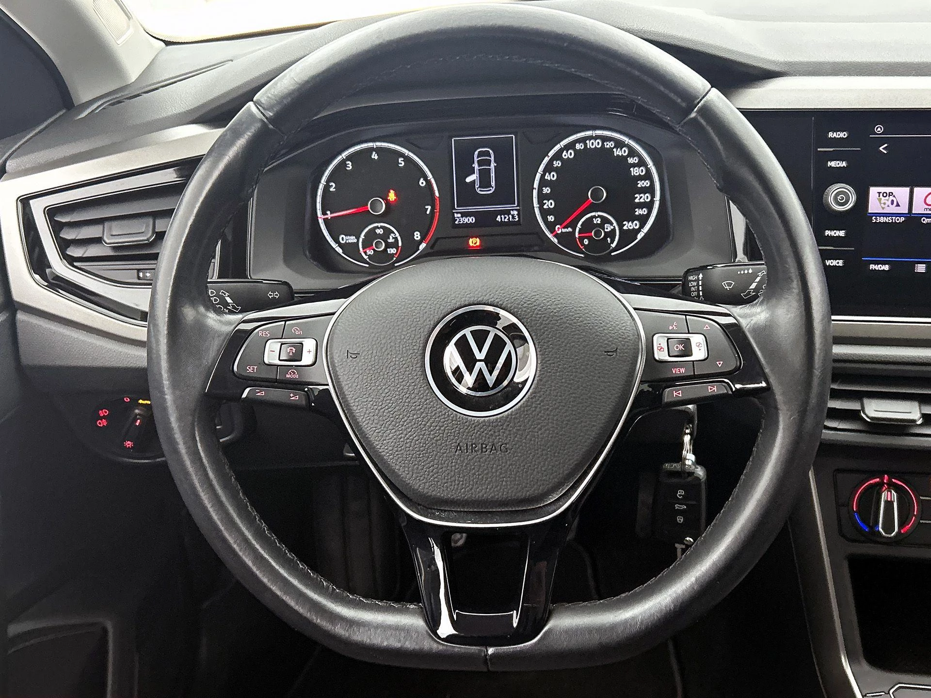 Volkswagen-Polo-image-27