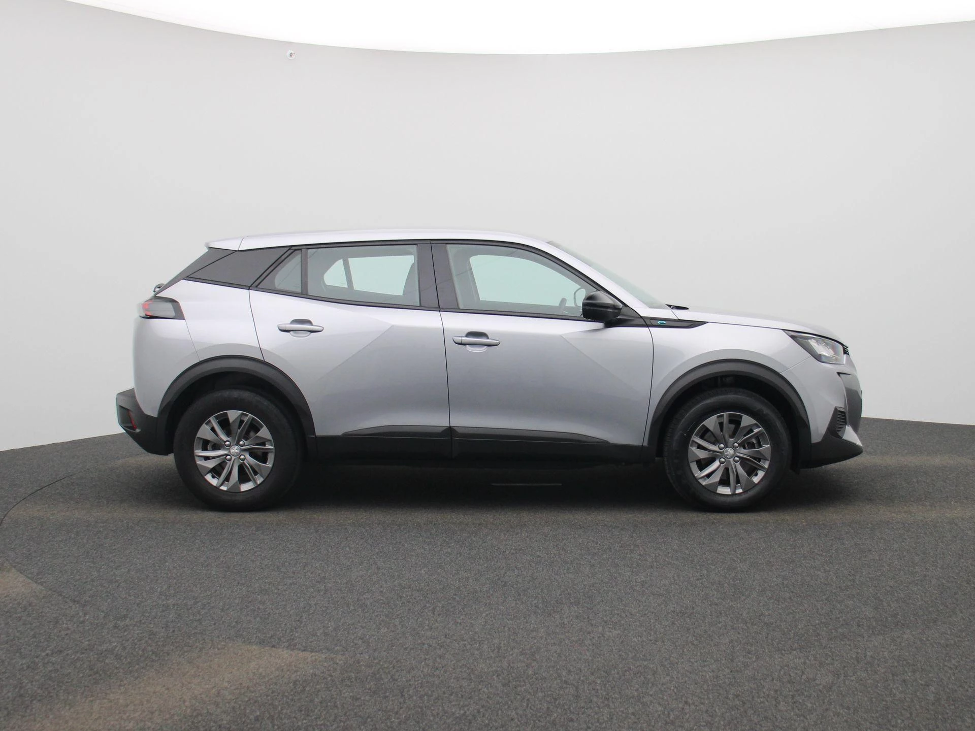 Peugeot-e-2008-image-5