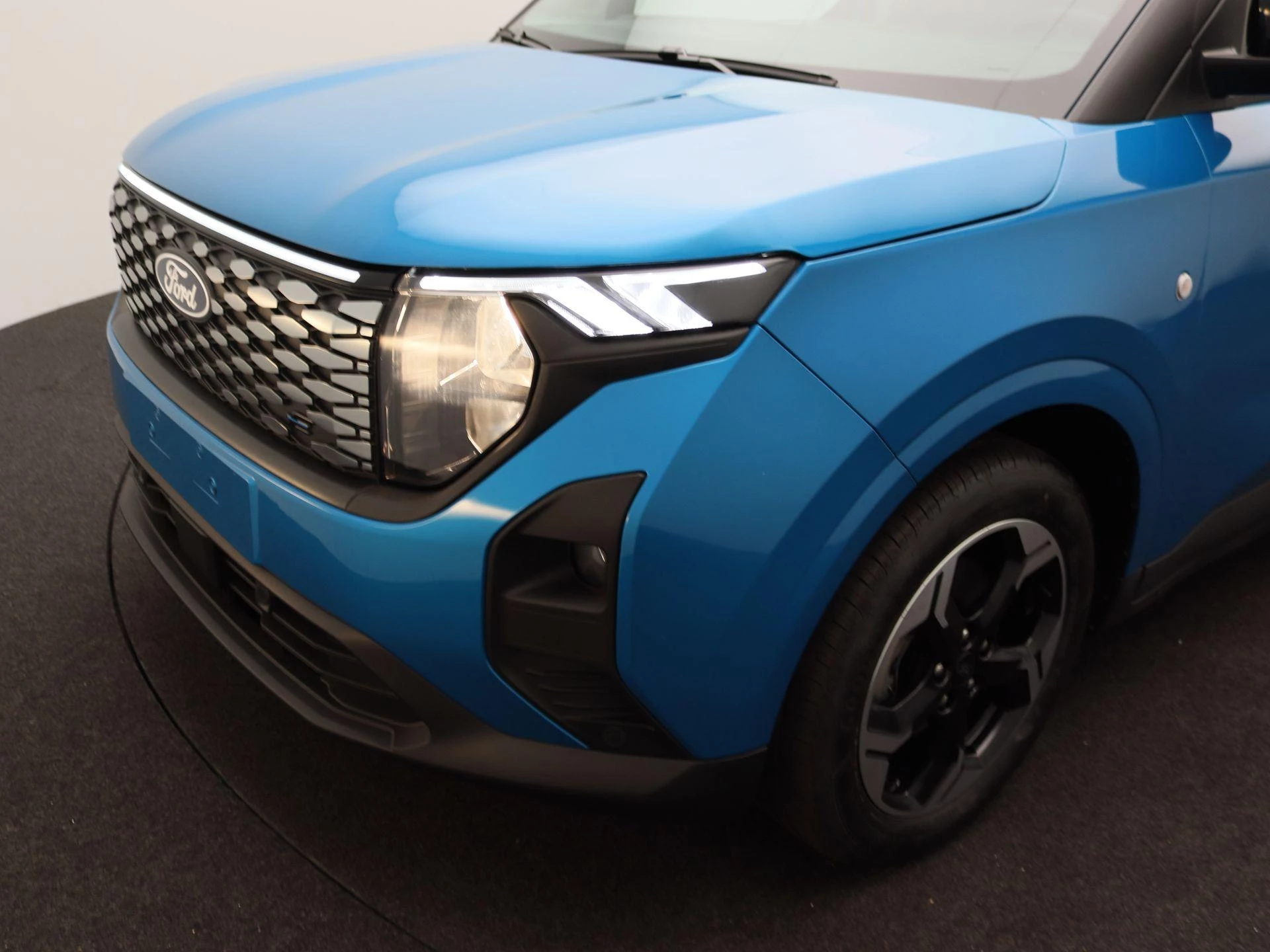 Ford E-Transit Courier Limited 44 kWh