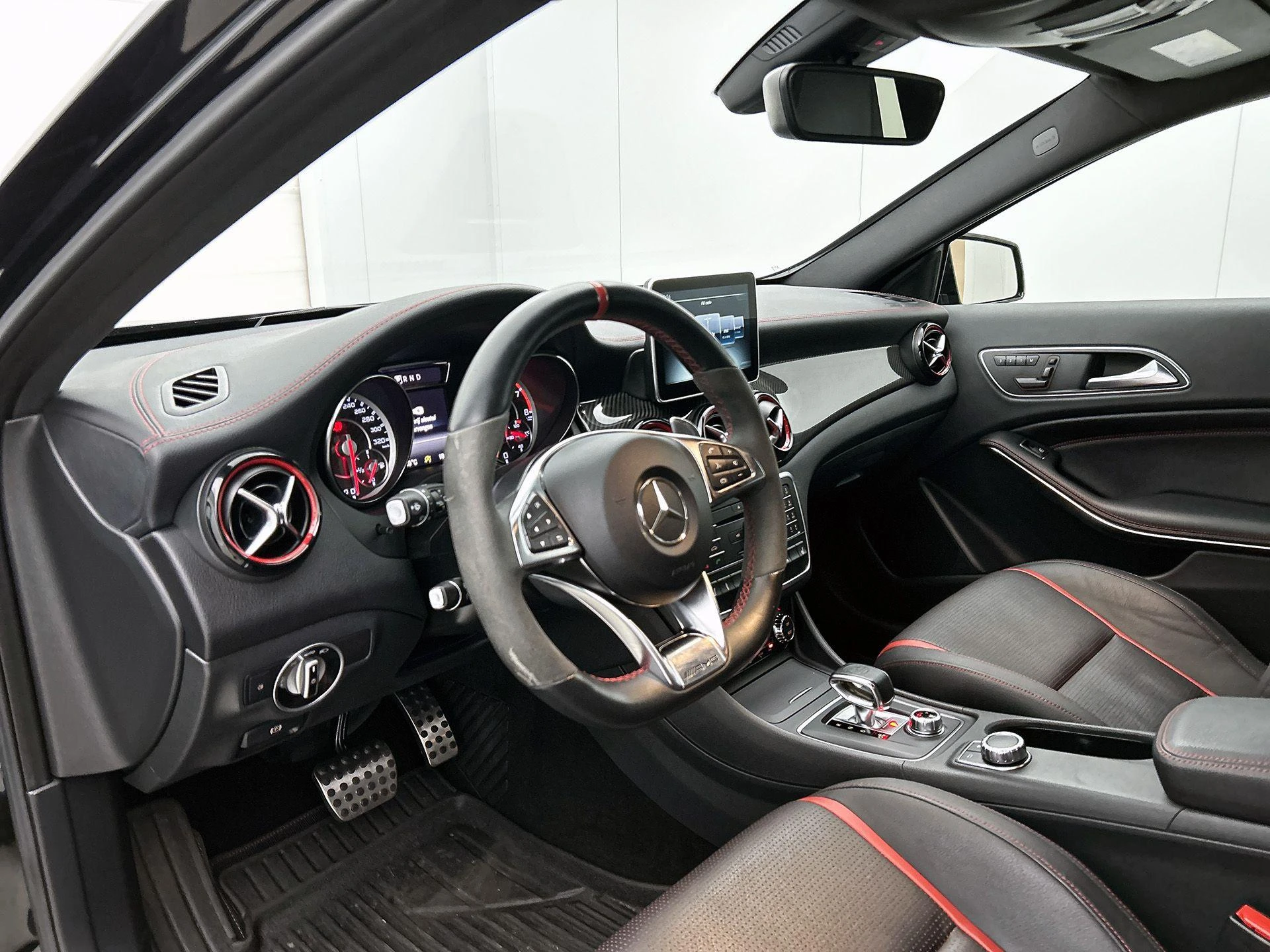 Mercedes-Benz-GLA-image-20