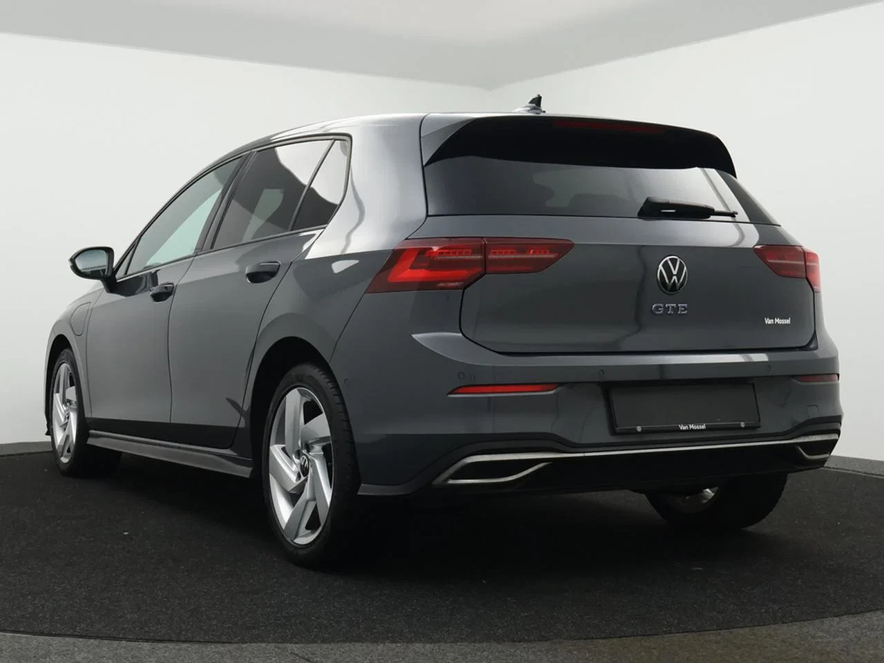 Volkswagen-Golf-image-23