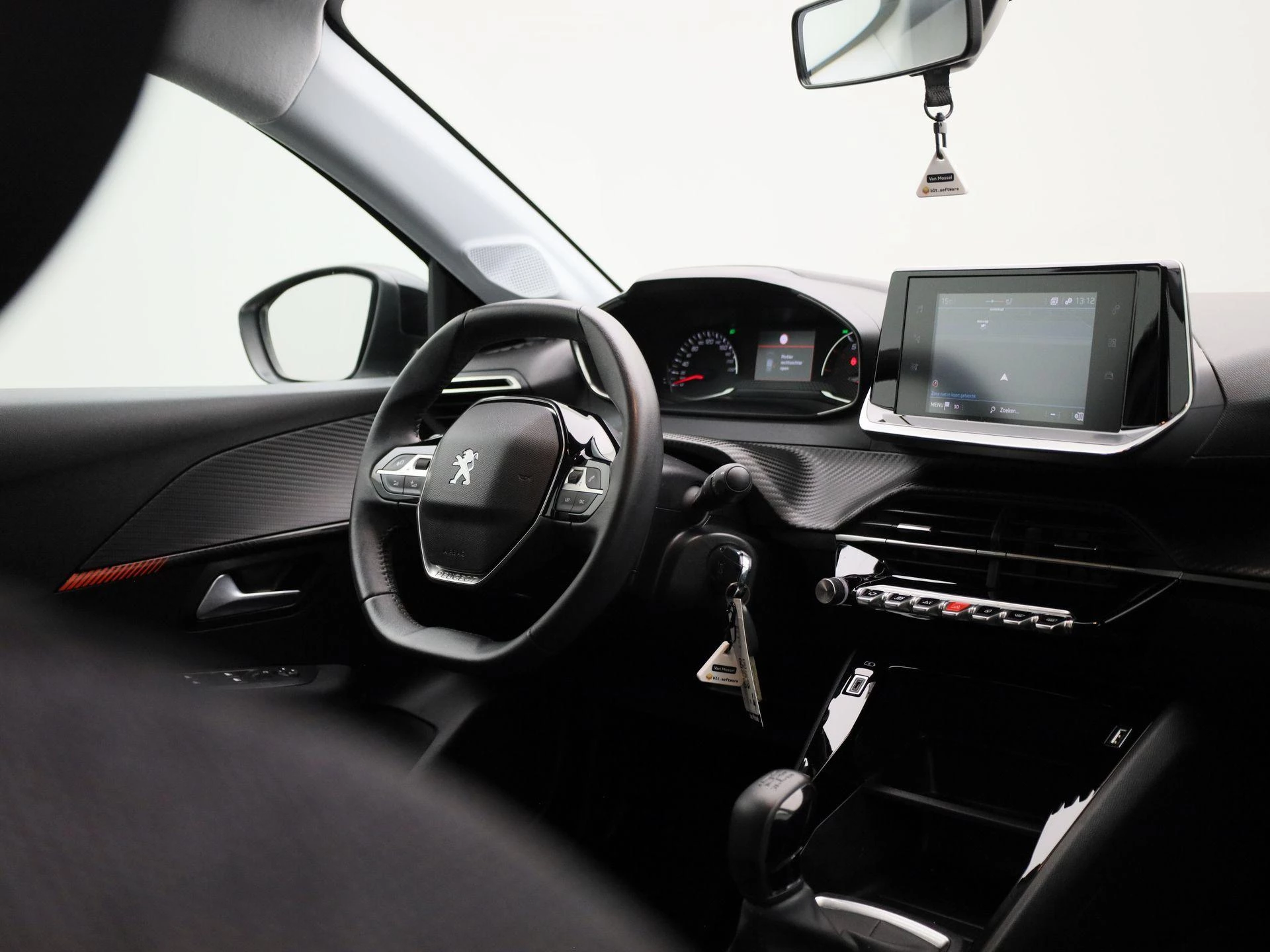 Peugeot-208-image-27