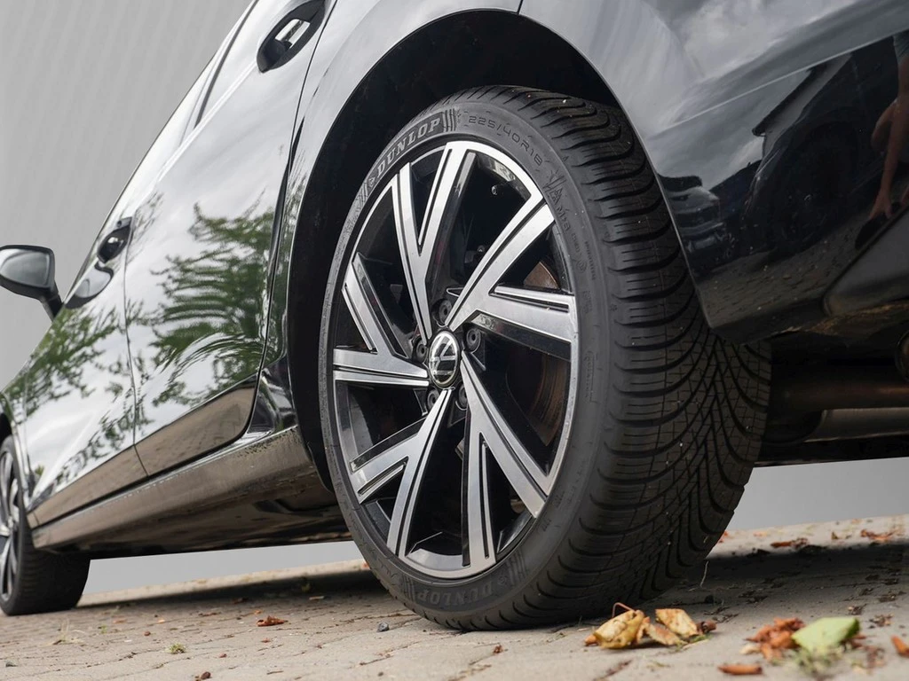 Volkswagen-Golf-image-4