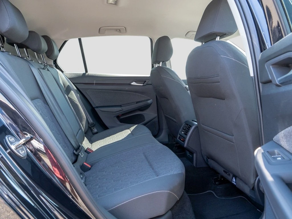 Volkswagen-Golf-image-9