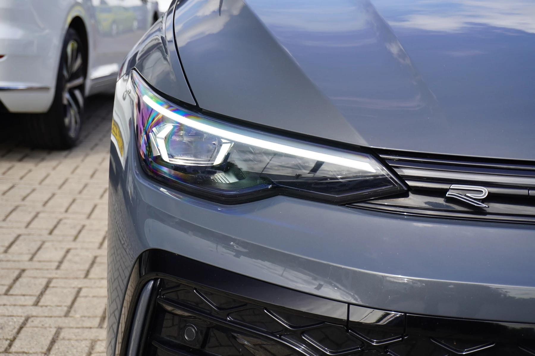 Volkswagen-Golf-image-43