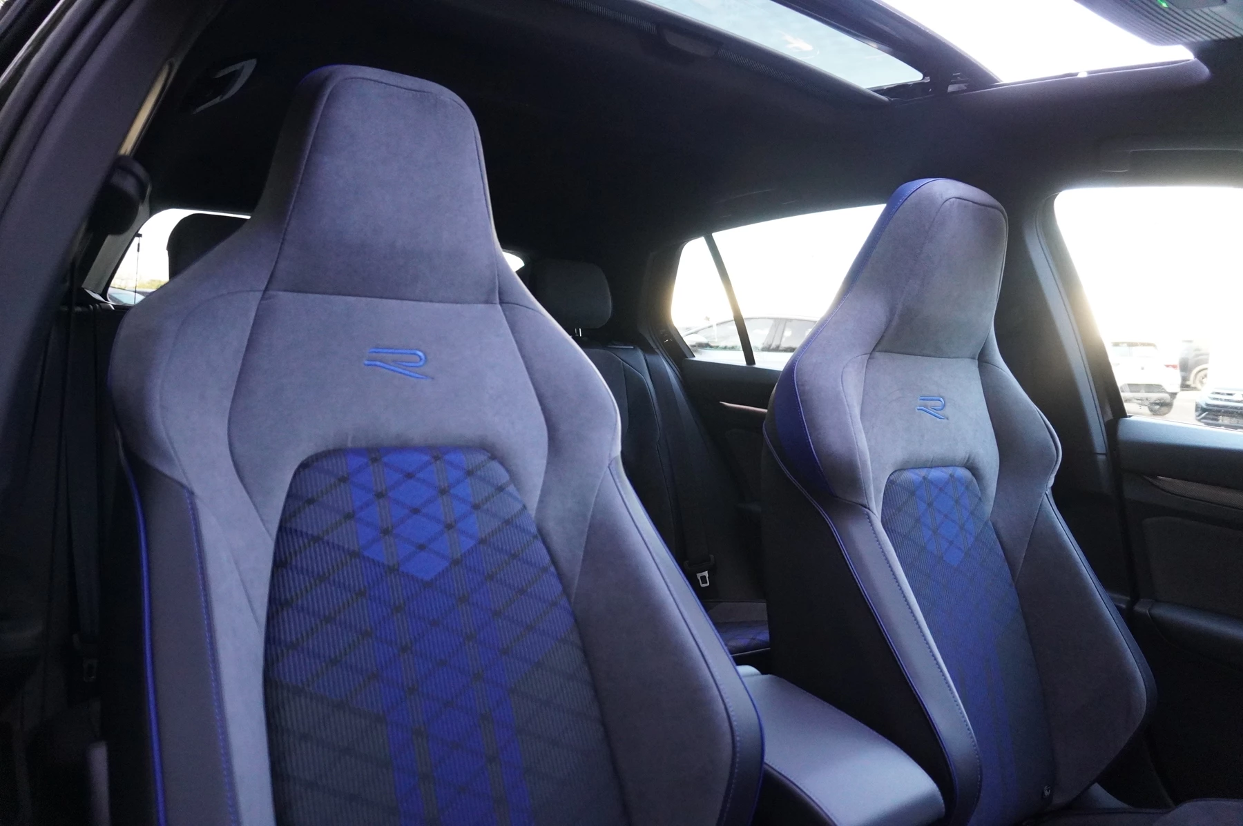Volkswagen-Golf-image-8
