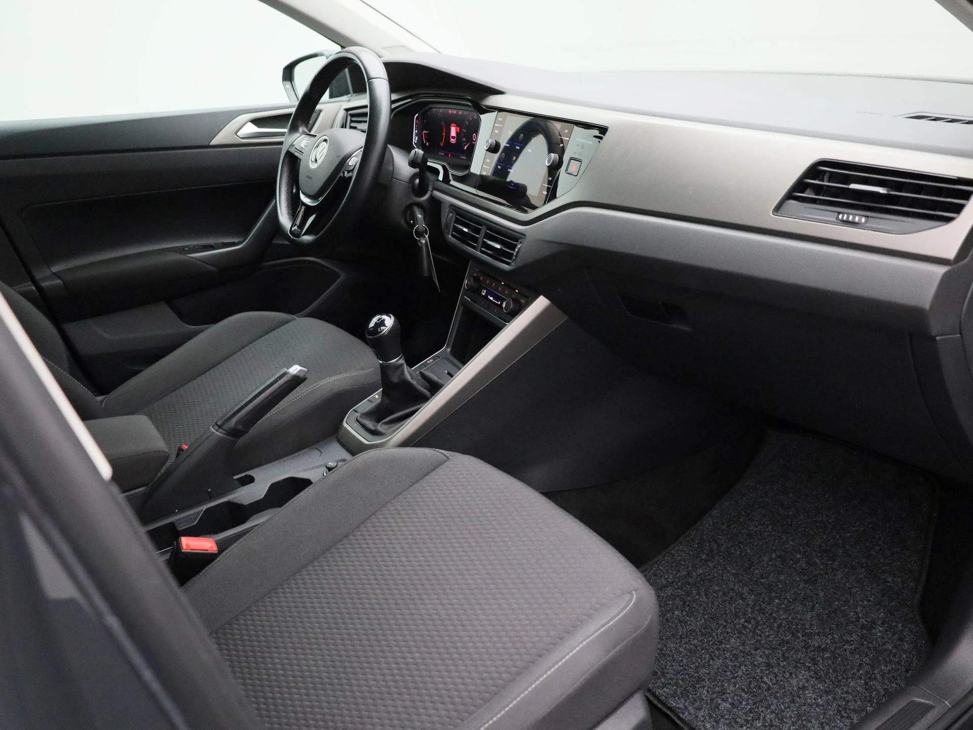 Volkswagen-Polo-image-29