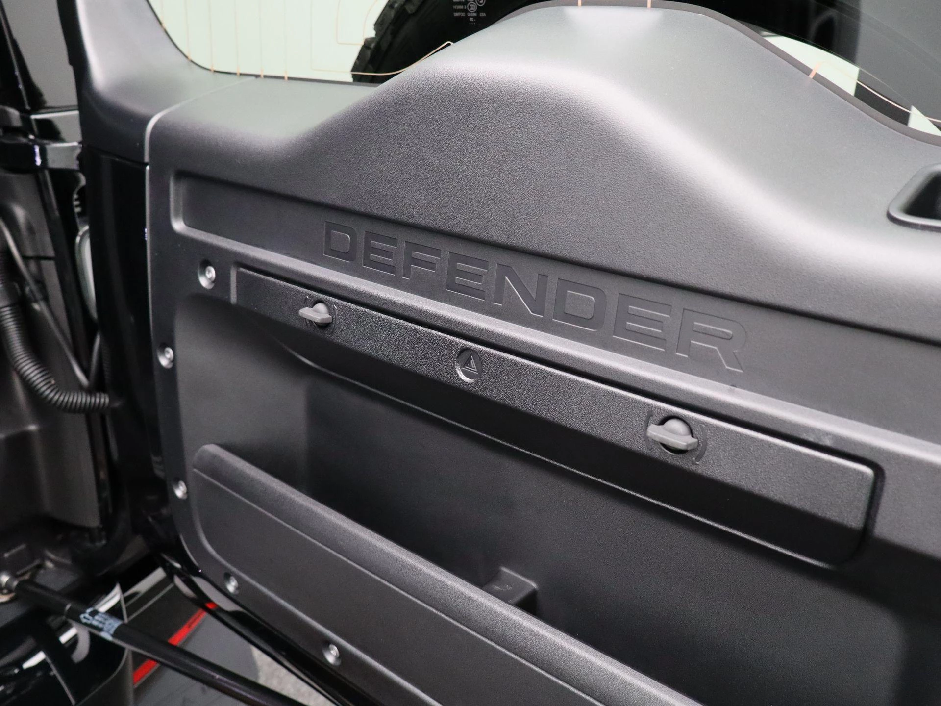 Land Rover Defender P300e X-dynamic SE