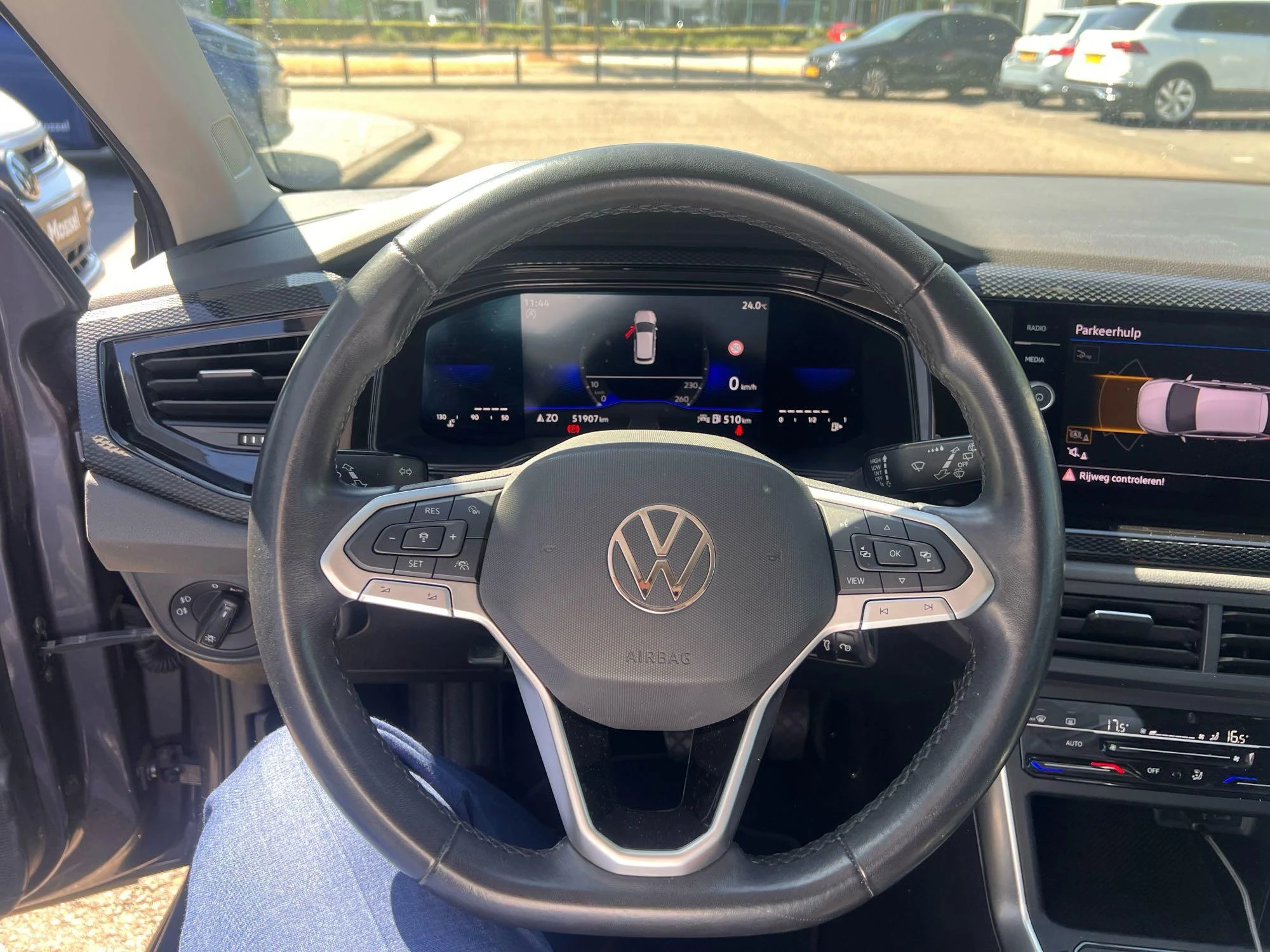 Volkswagen-Polo-image-4