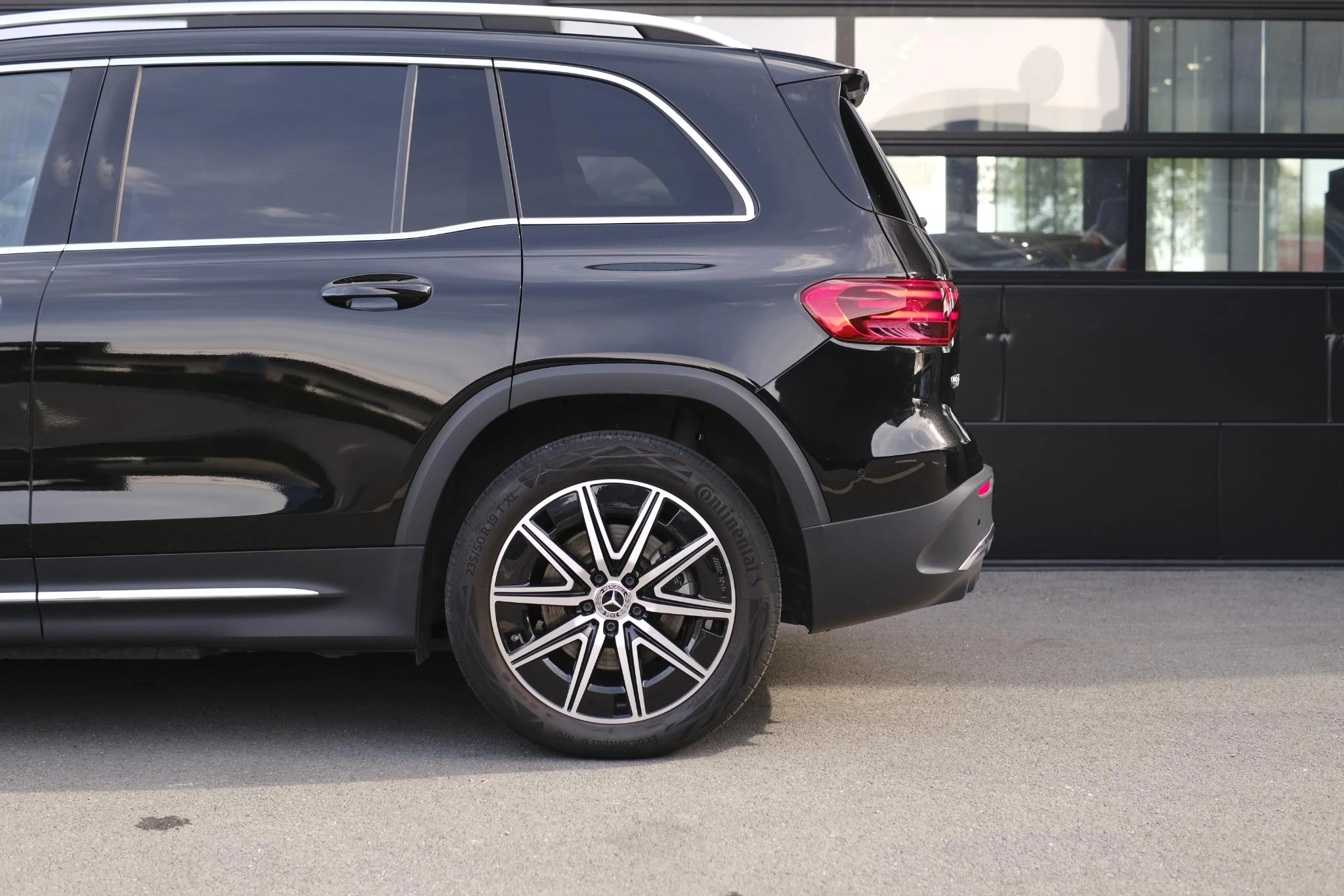 Mercedes-Benz-EQB-image-36