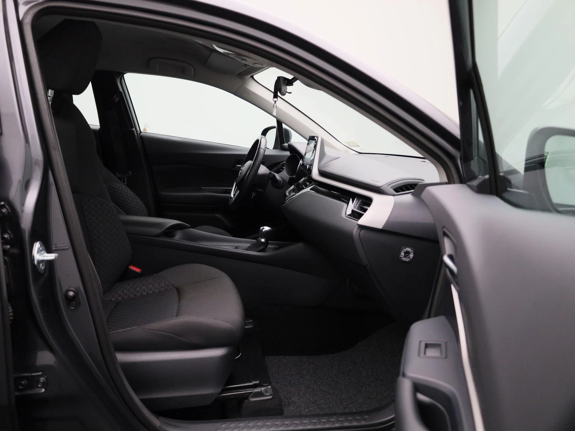 Toyota-C-HR-image-32