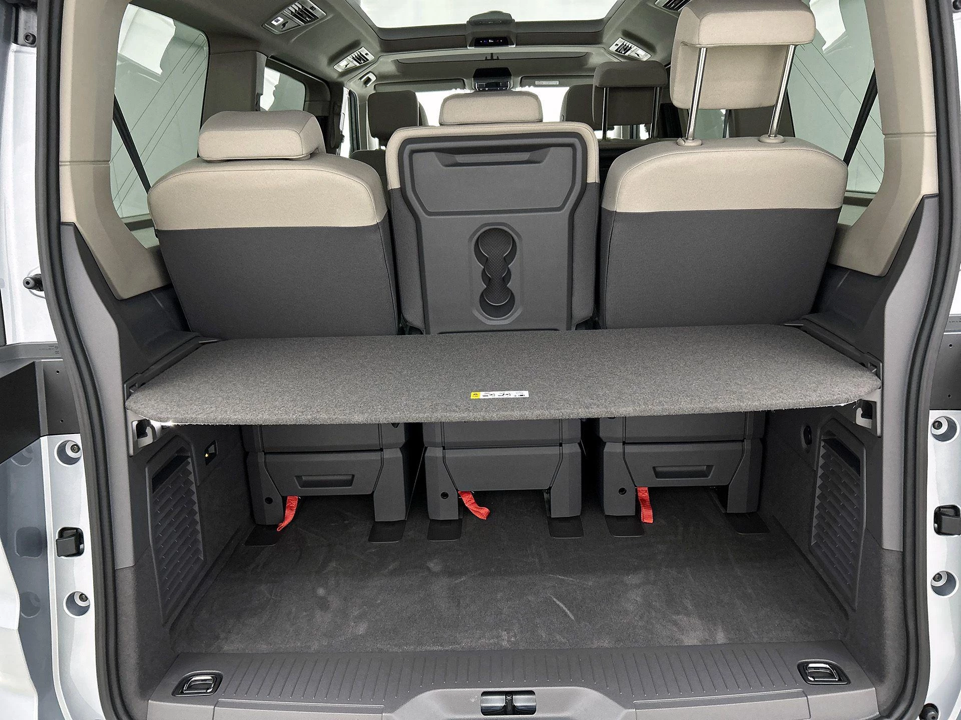 Volkswagen-Multivan-image-15