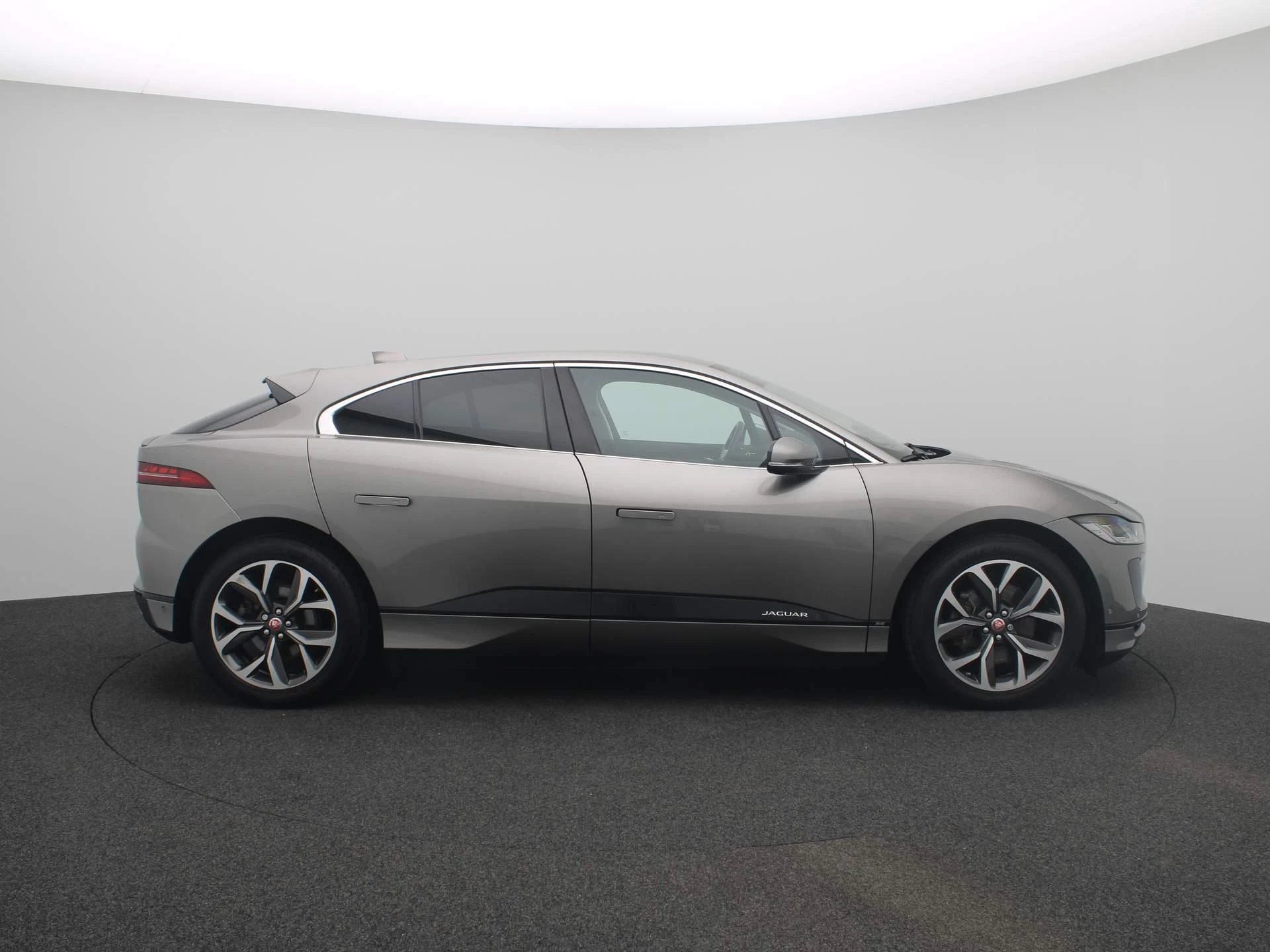 Jaguar-I-PACE-image-6