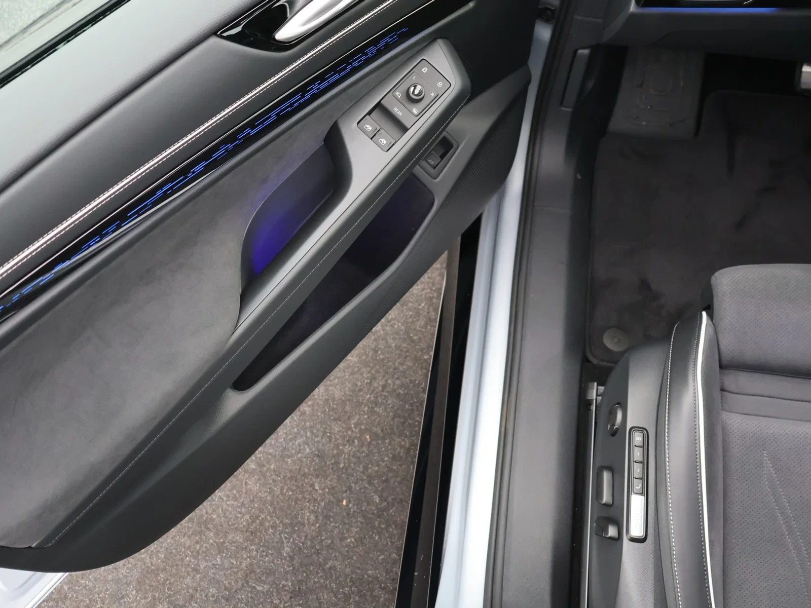 Volkswagen ID.7 Tourer Pro Business Premium 77 kWh 286 pk *TREKHAAK* DEMO
