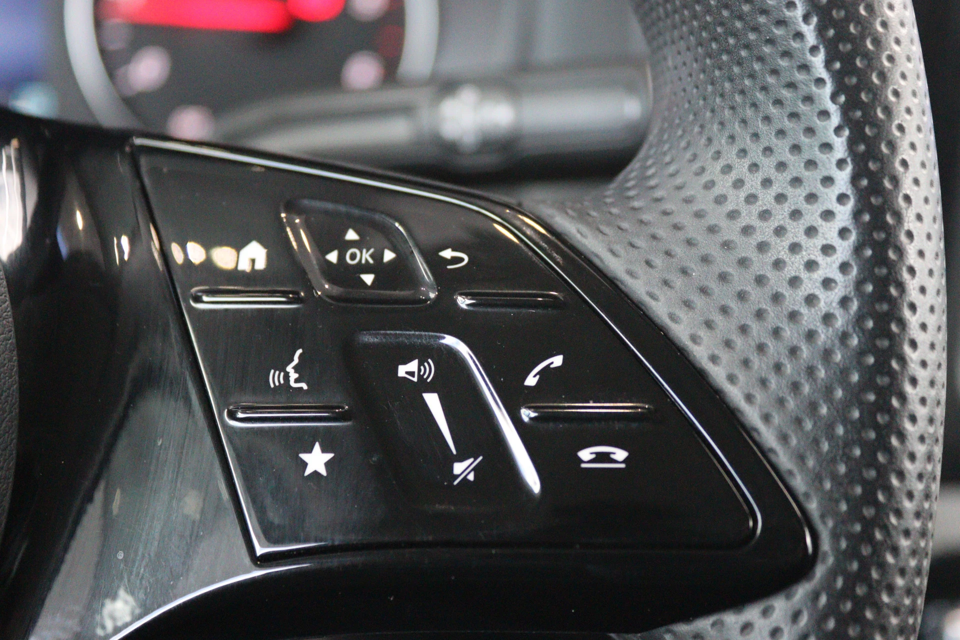 Mercedes-Benz-Vito-image-12