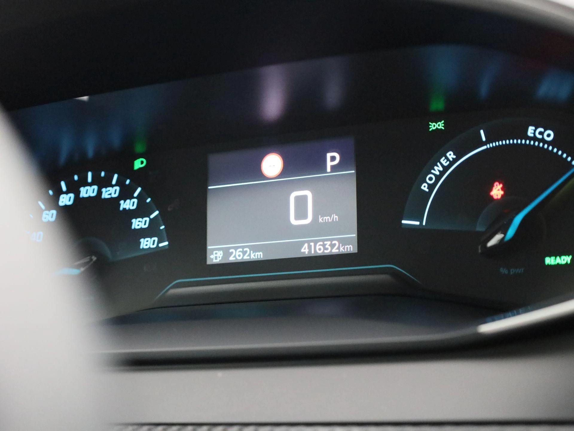 Peugeot-e-208-image-27