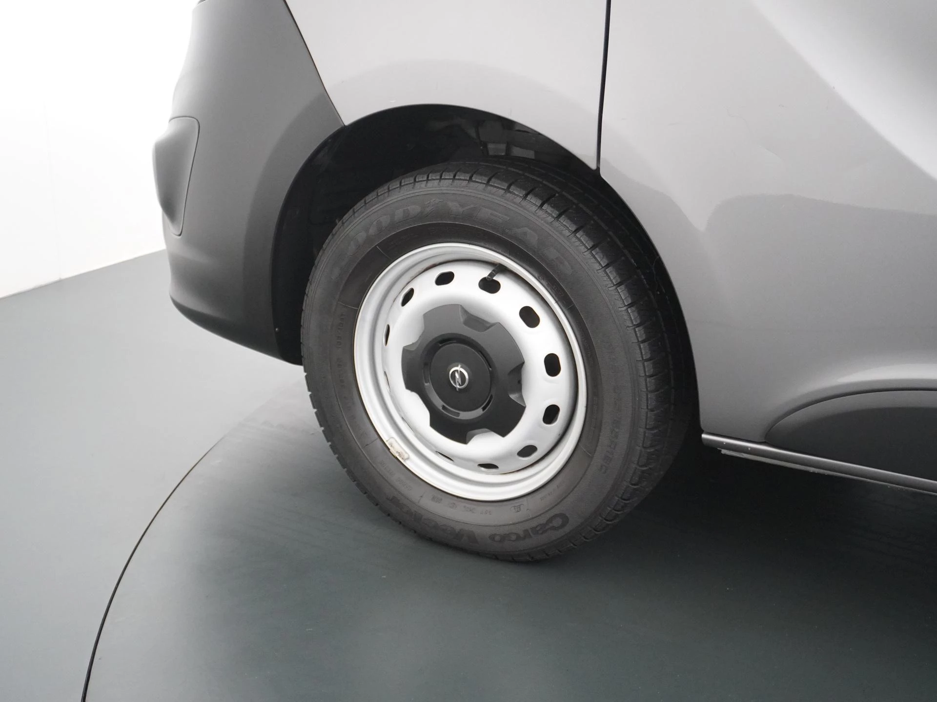 Opel-Vivaro-image-16