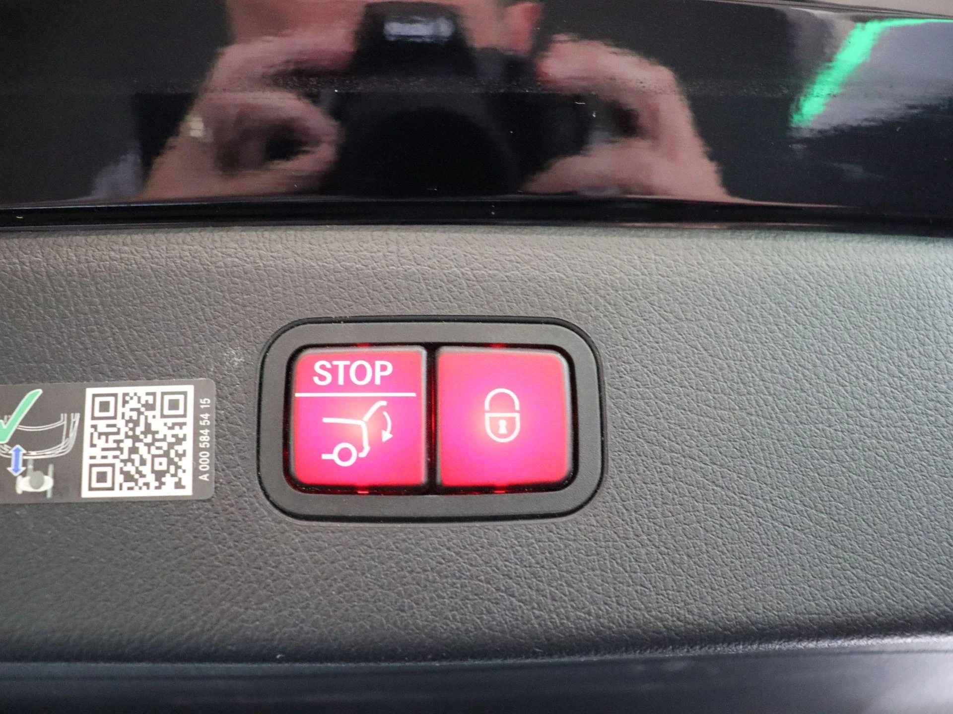 Mercedes-Benz-EQS-image-31