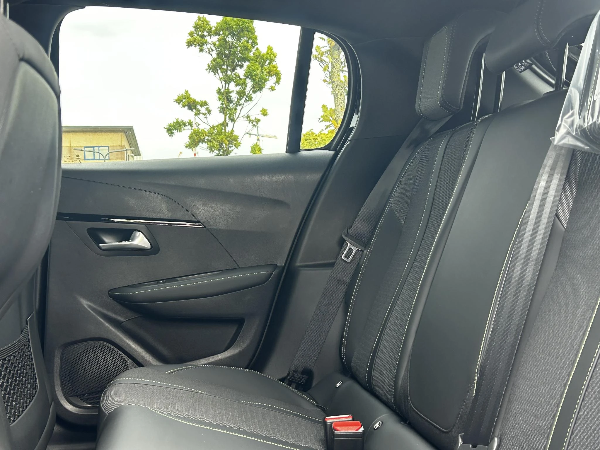 Peugeot-208-image-23