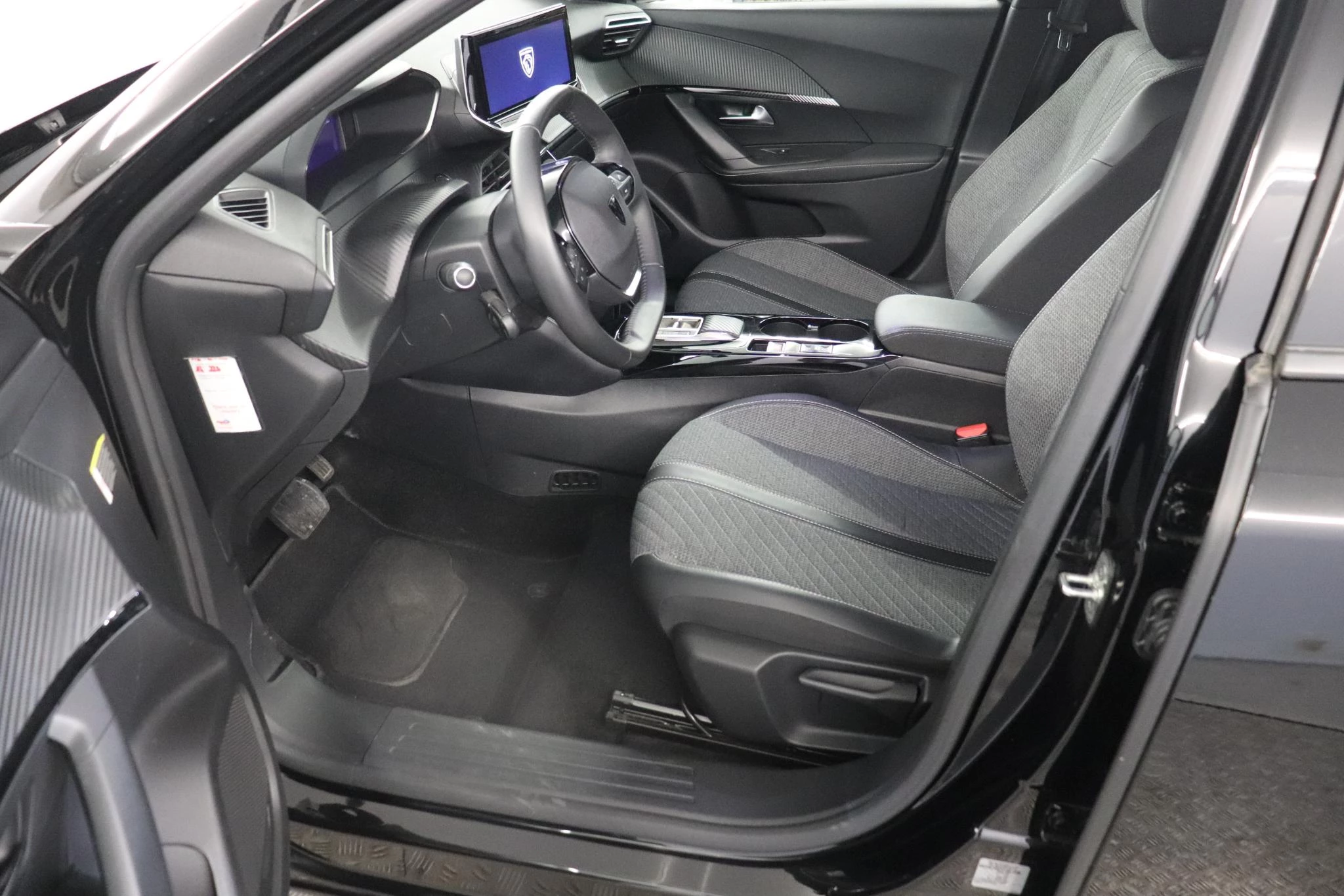 Peugeot-e-2008-image-12