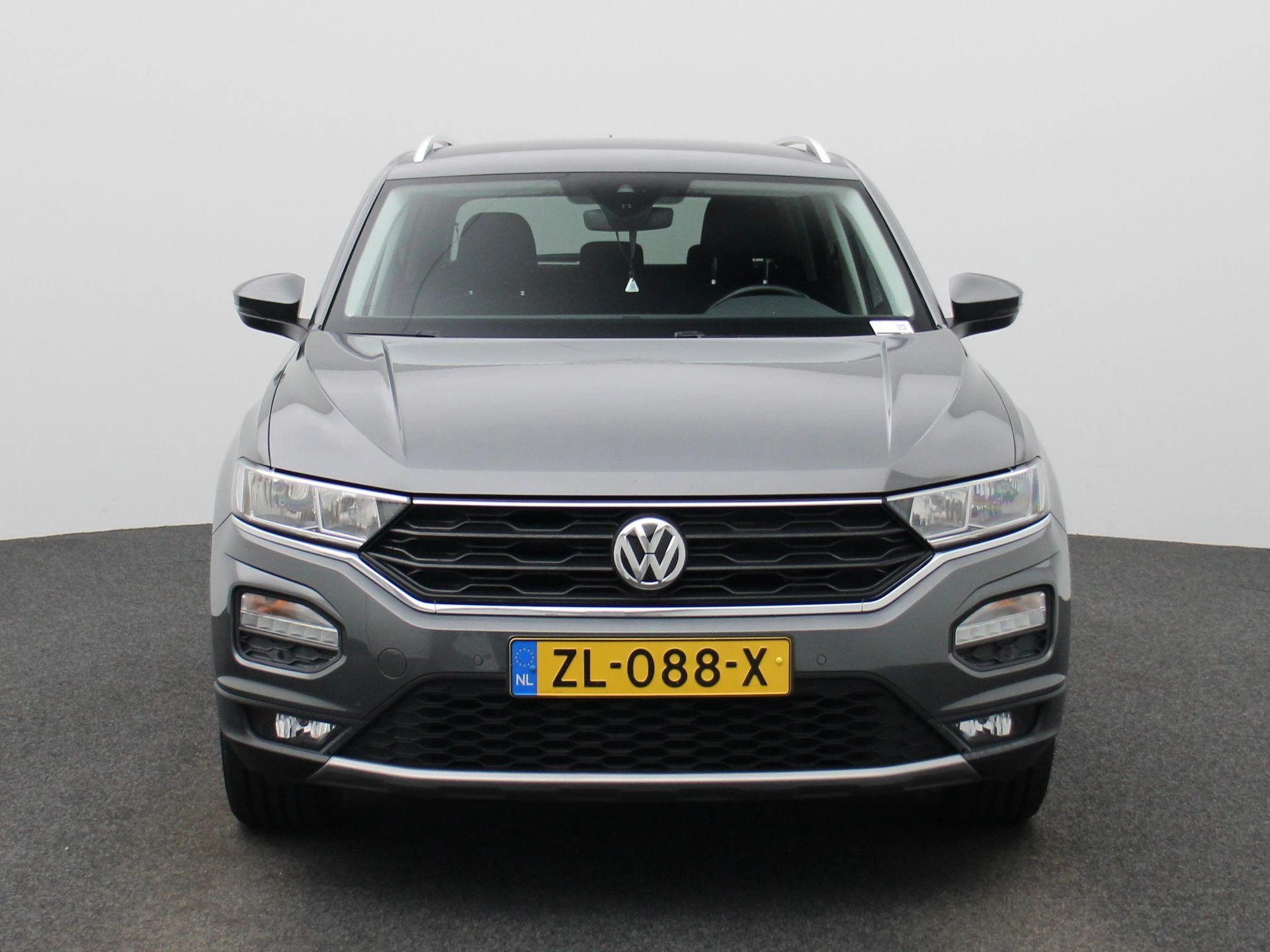 Volkswagen-T-Roc-image-2