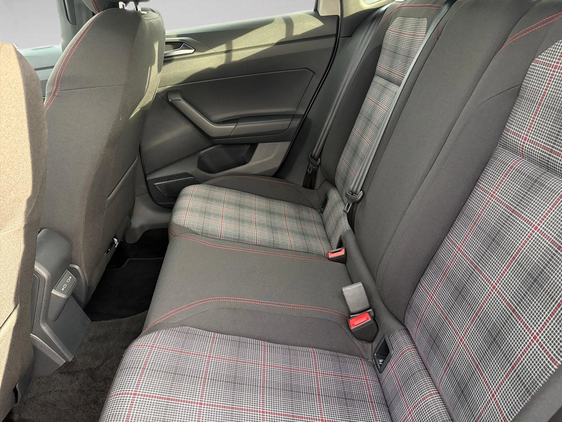 Volkswagen-Polo-image-10