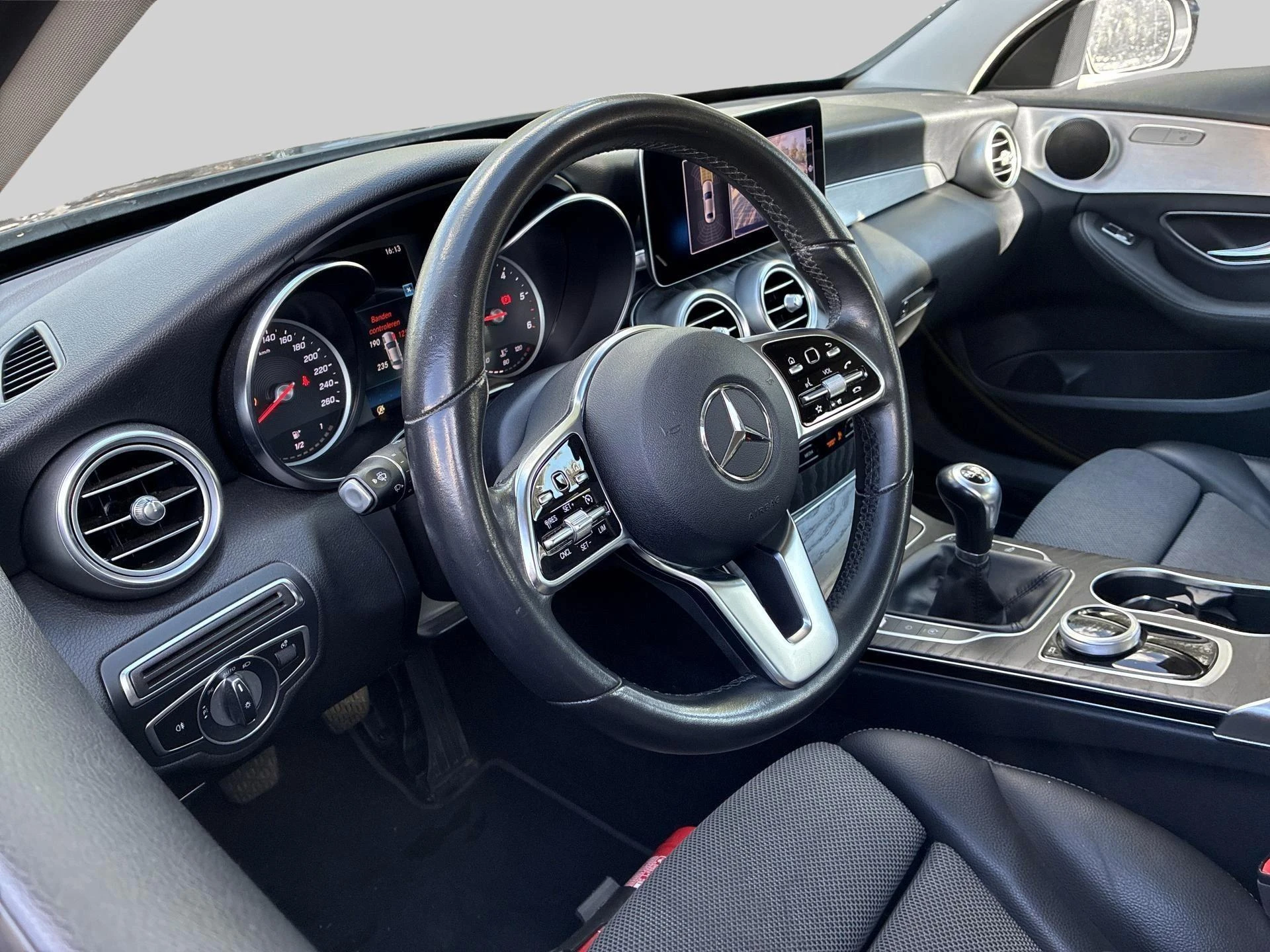Mercedes-Benz-C-Klasse-image-8