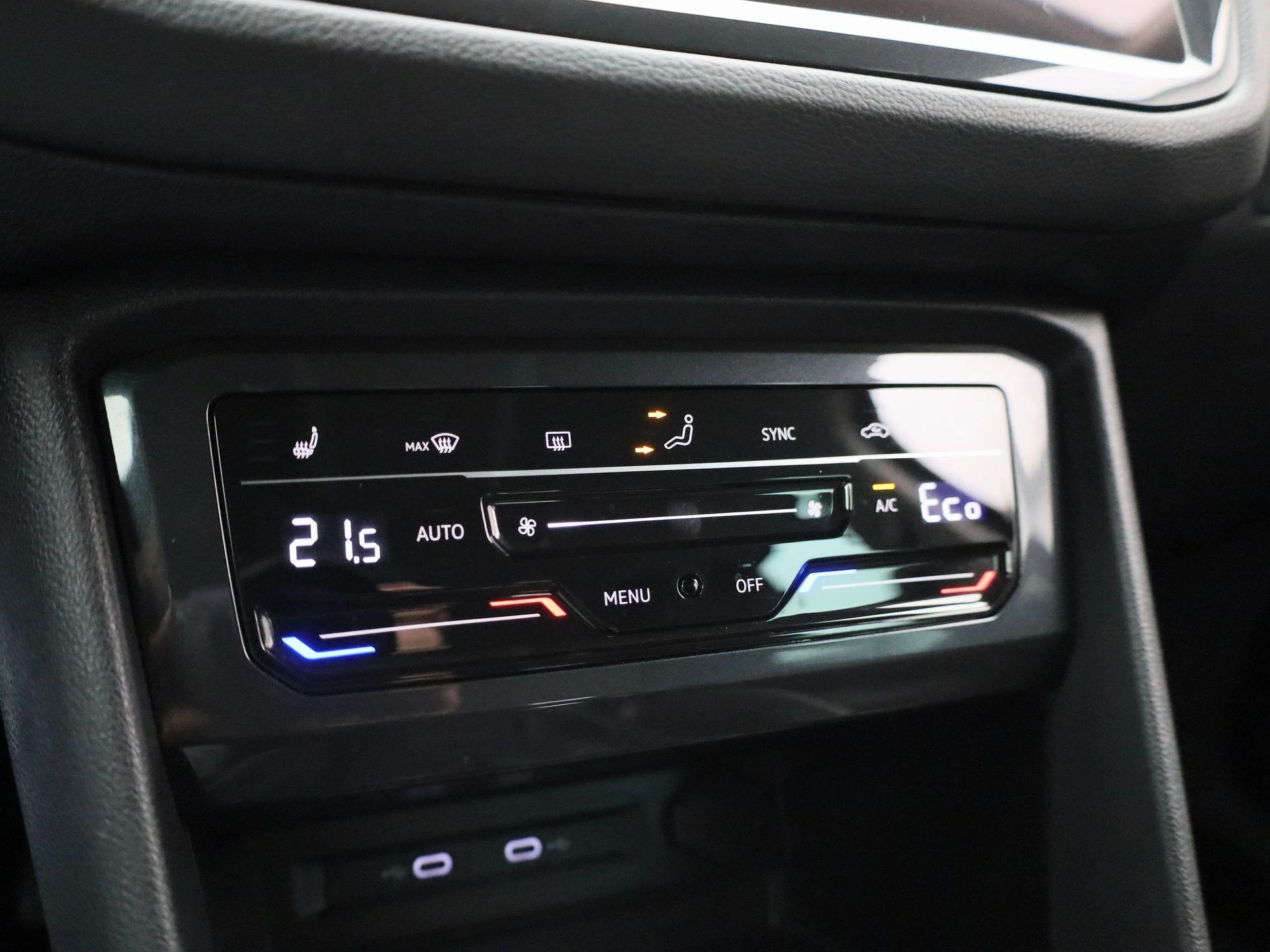 Volkswagen-Tiguan-image-27