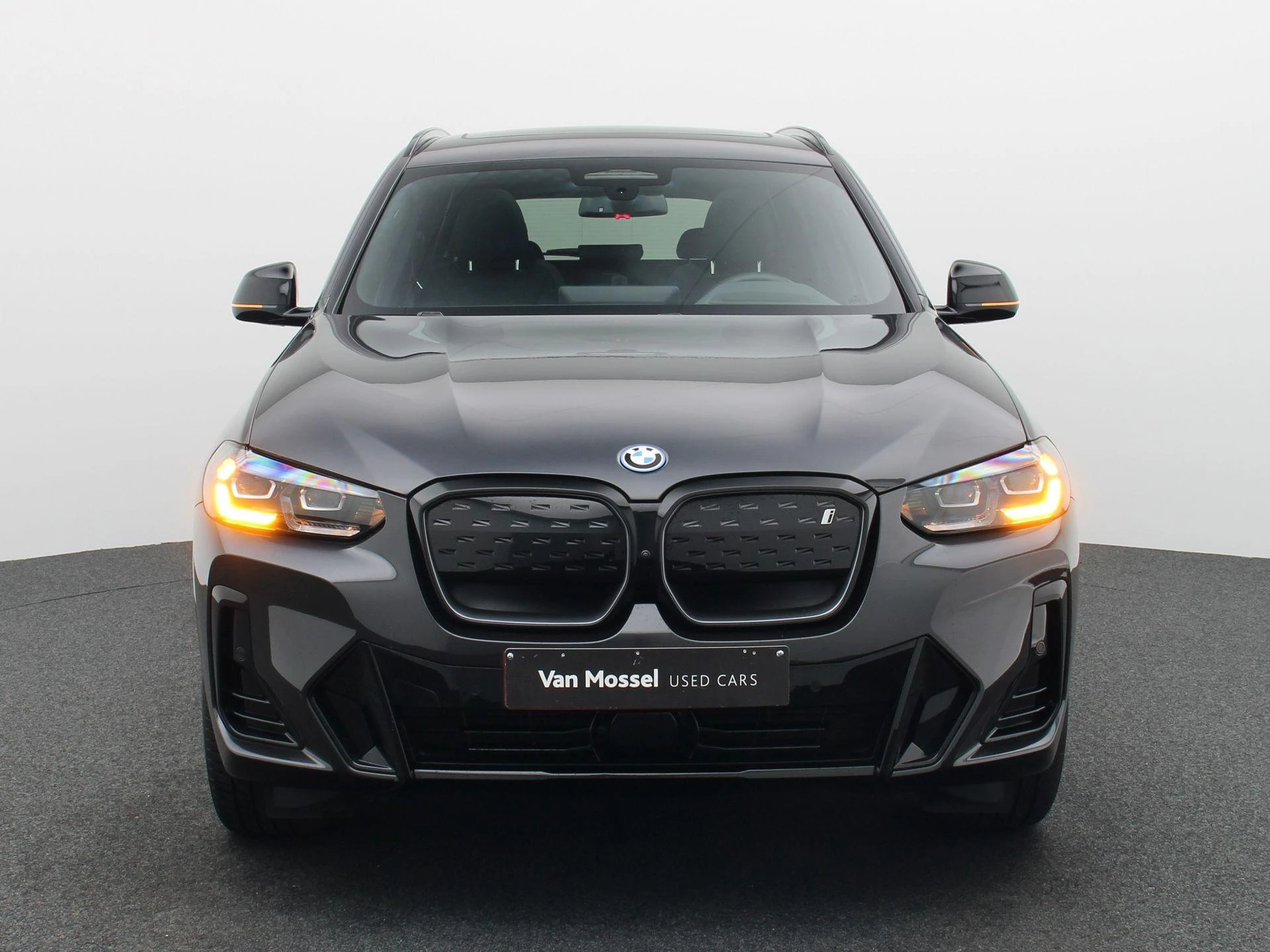 BMW-iX3-image-2