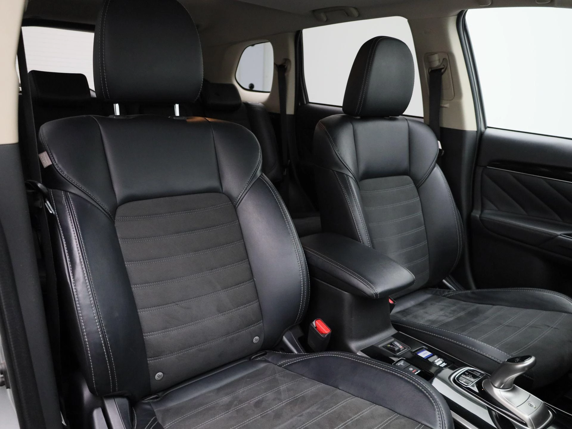 Mitsubishi-Outlander-image-30