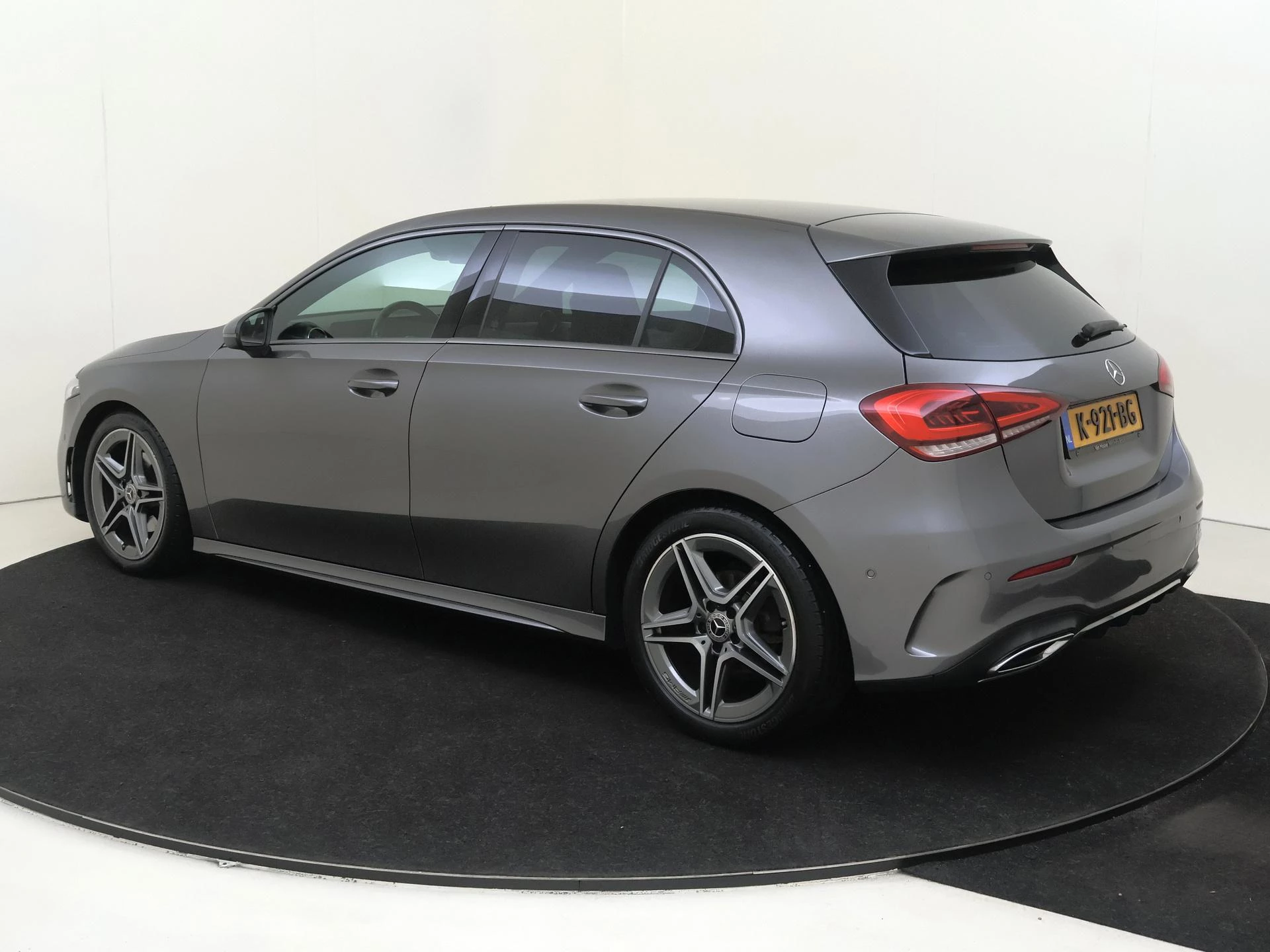 Mercedes-Benz-A-Klasse-image-2