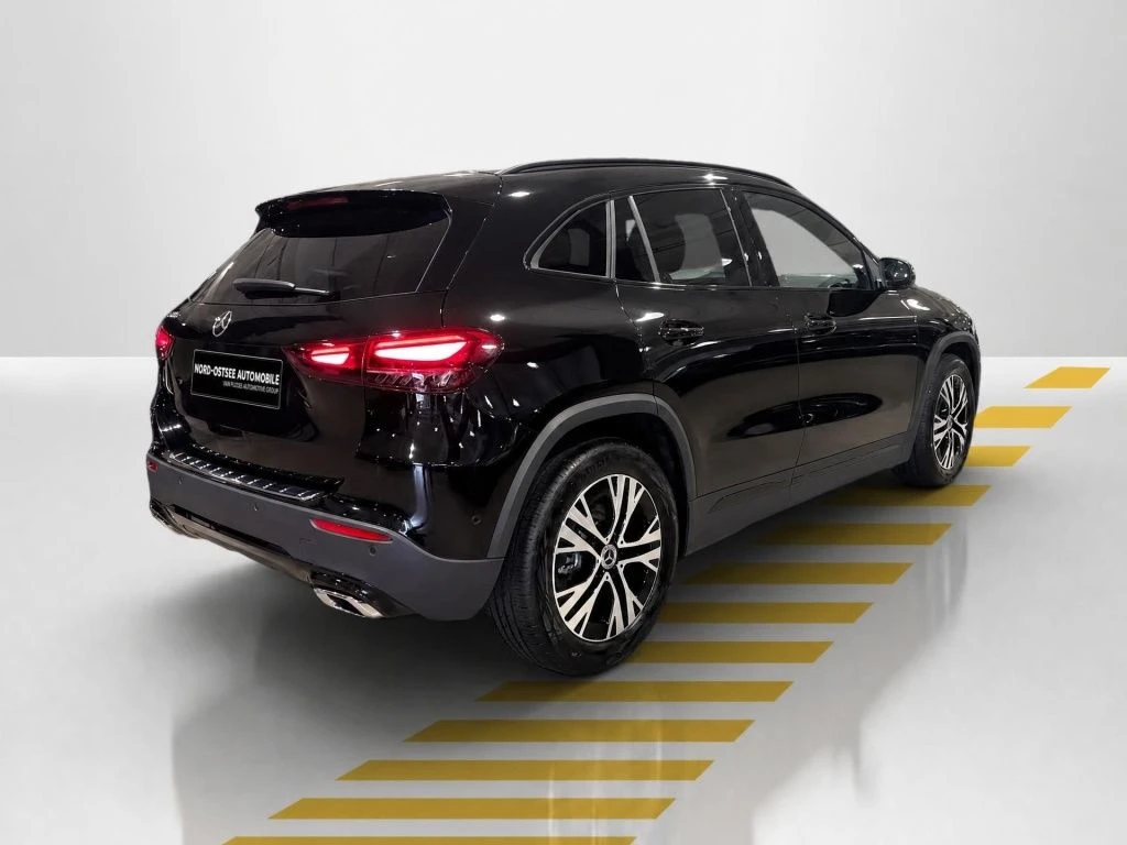 Mercedes-Benz-GLA 200 d-image-13