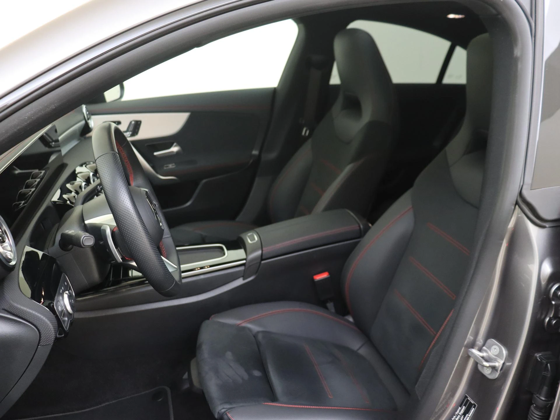 Mercedes-Benz-CLA-image-10