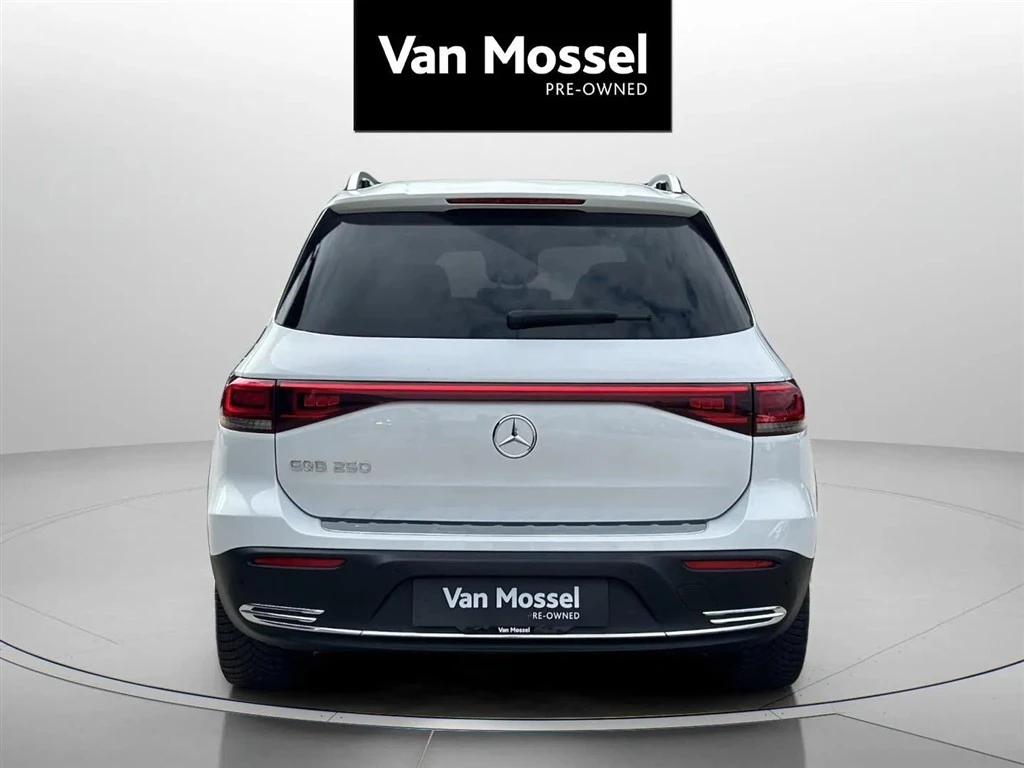 Mercedes-Benz-EQB-image-5
